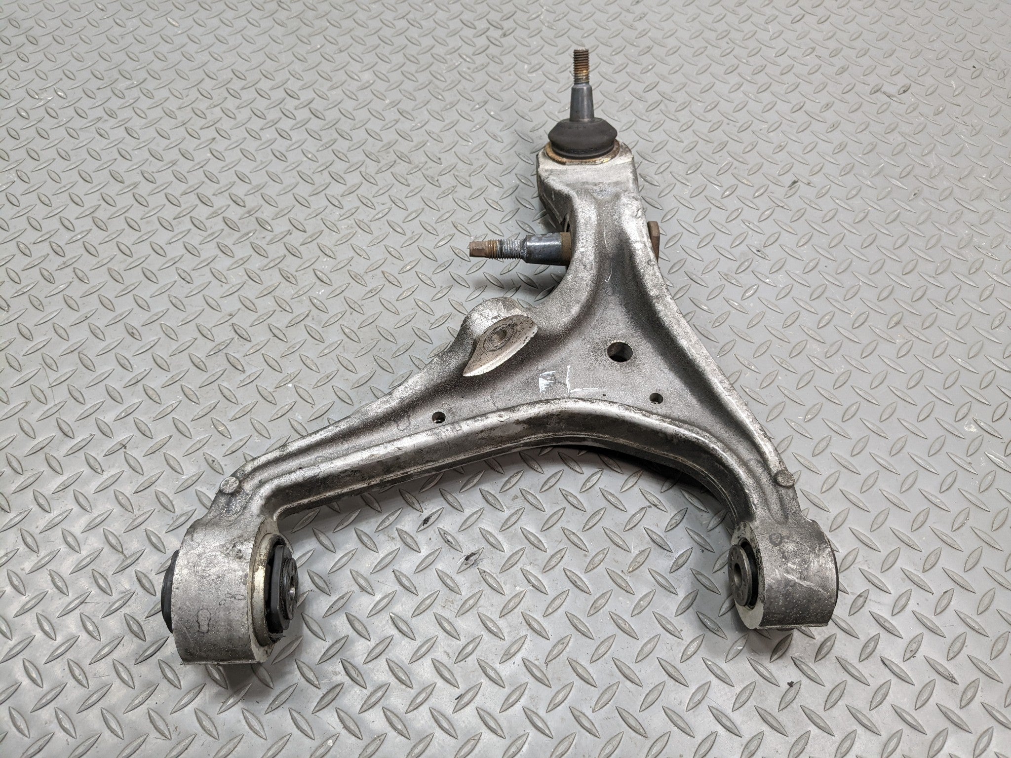 2004 - 2009 CADILLAC SRX OEM LOWER SUSPENSION CONTROL ARM FRONT LEFT DRIVER SIDE