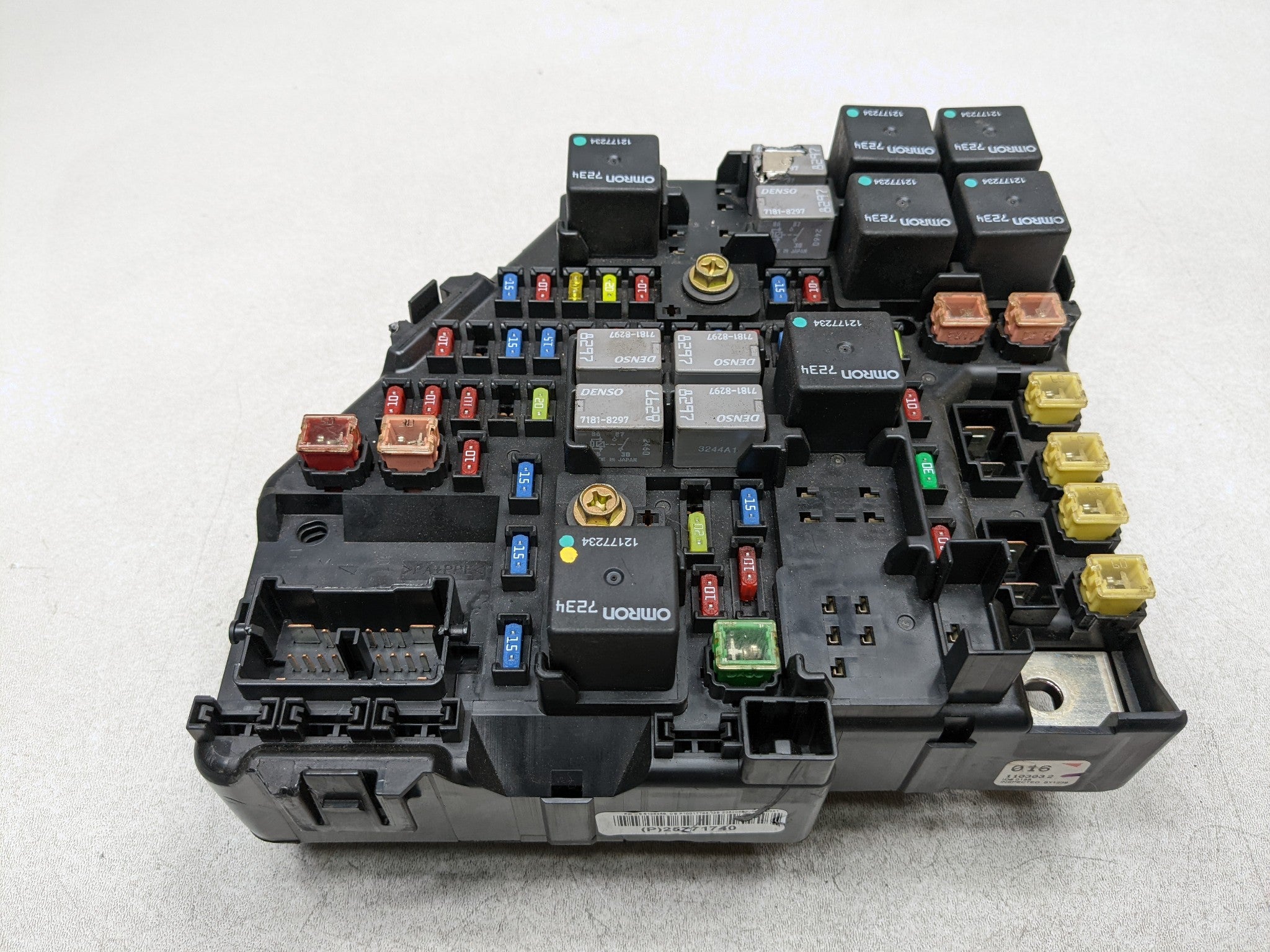 04 - 09 CADILLAC SRX OEM ENGINE FUSE BOX RELAY JUNCTION POWER DISTRIBUTION B0X
