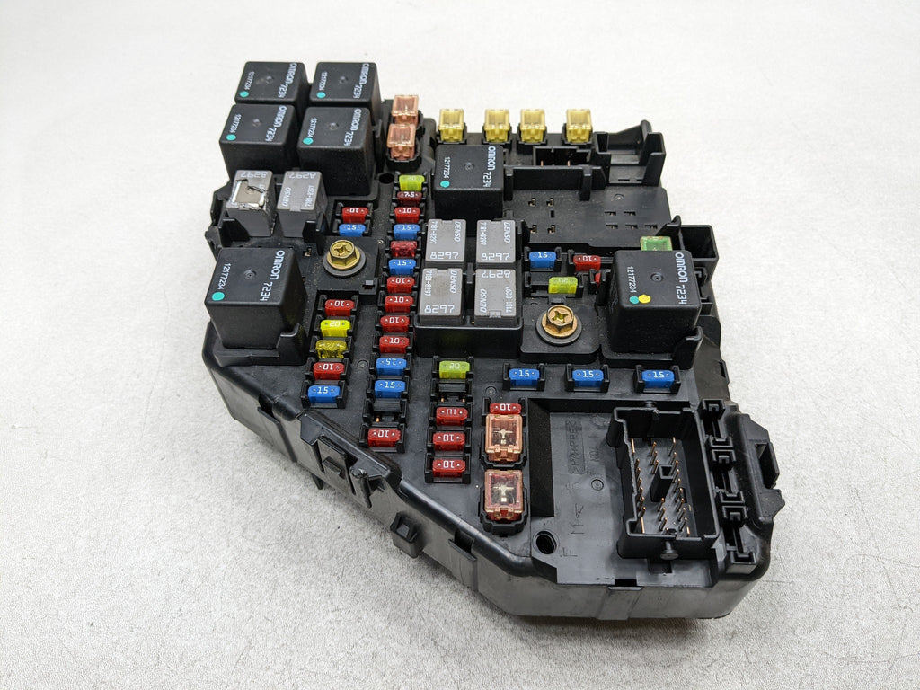 04 - 09 CADILLAC SRX OEM ENGINE FUSE BOX RELAY JUNCTION POWER DISTRIBUTION B0X