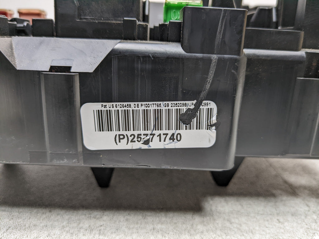 04 - 09 CADILLAC SRX OEM ENGINE FUSE BOX RELAY JUNCTION POWER DISTRIBUTION B0X