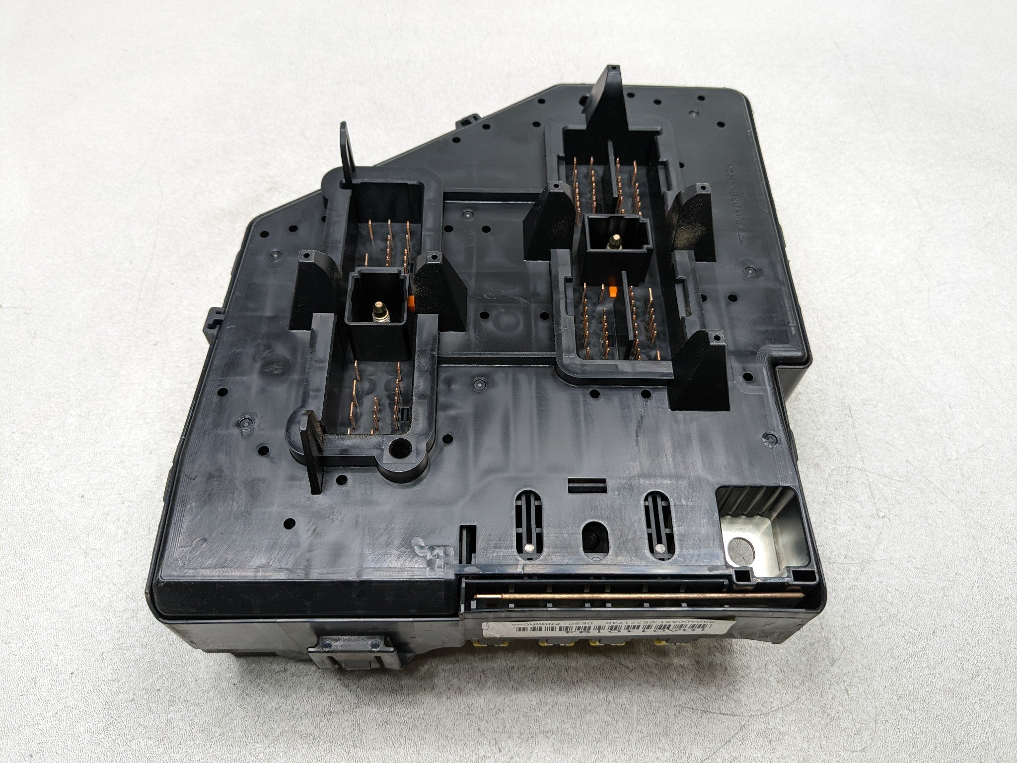 04 - 09 CADILLAC SRX OEM ENGINE FUSE BOX RELAY JUNCTION POWER DISTRIBUTION B0X