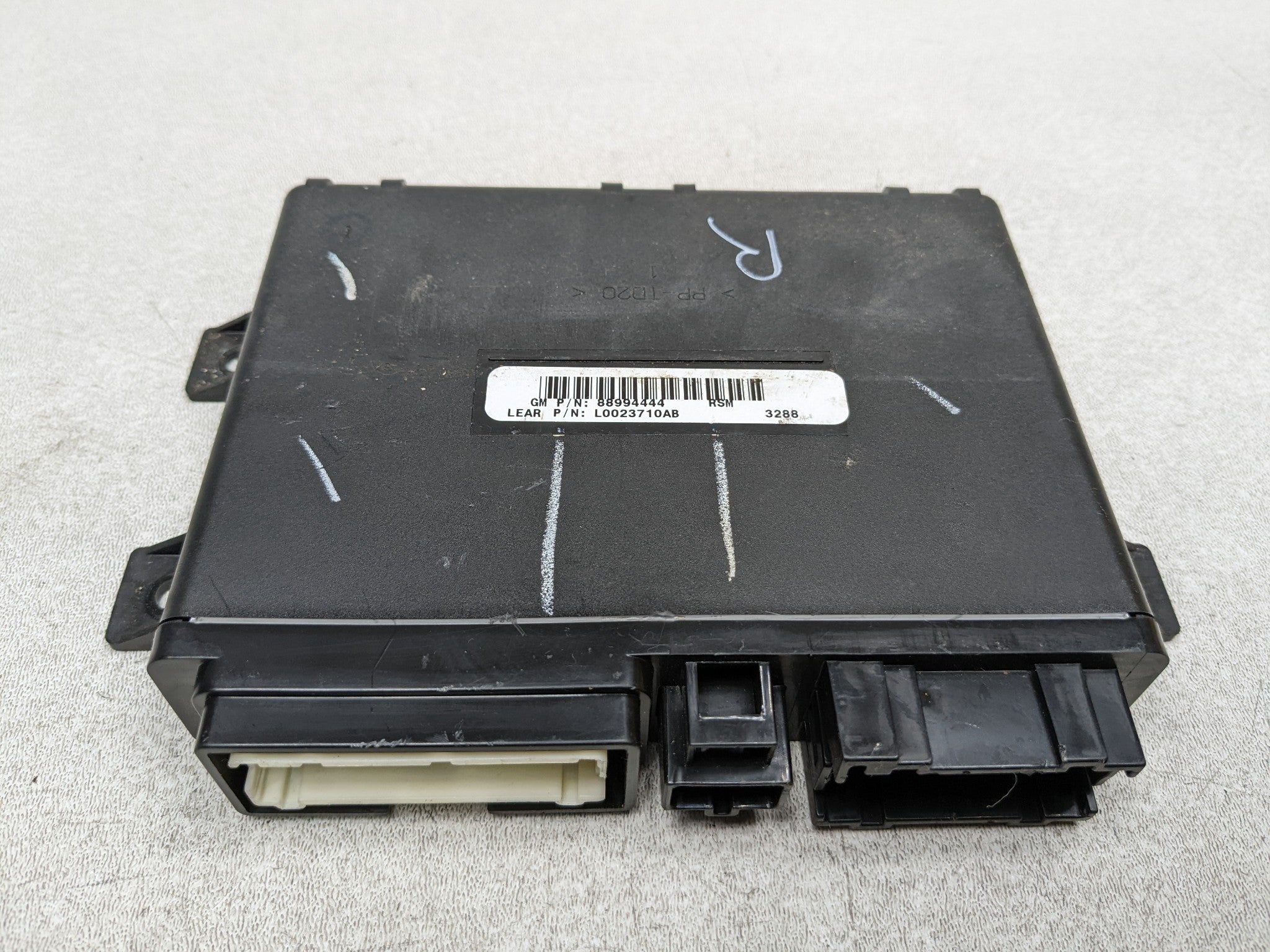 2004 - 2009 CADILLAC SRX OEM DRIVER SEAT MEMORY CONTROL MODULE UNIT
