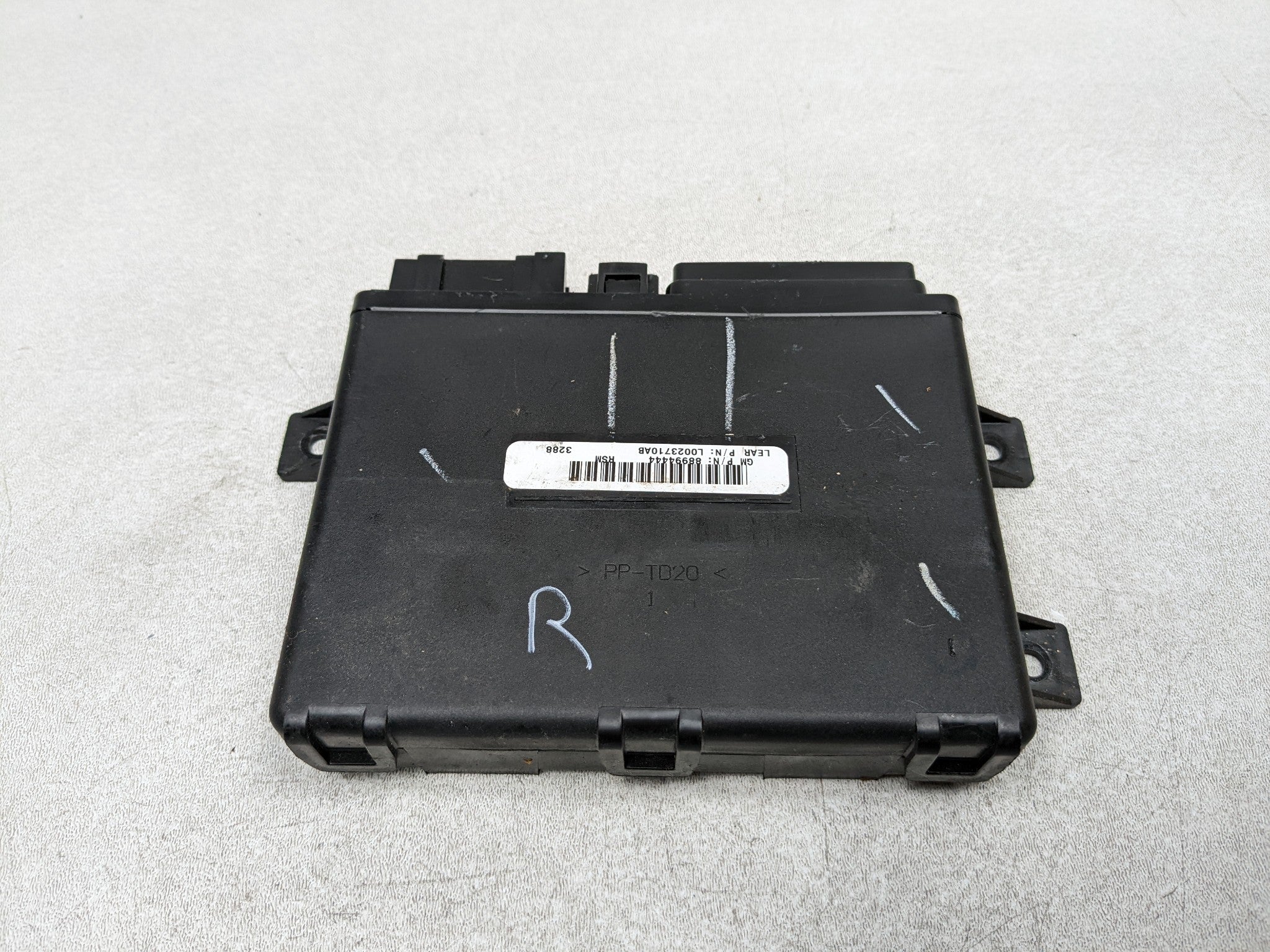 2004 - 2009 CADILLAC SRX OEM DRIVER SEAT MEMORY CONTROL MODULE UNIT