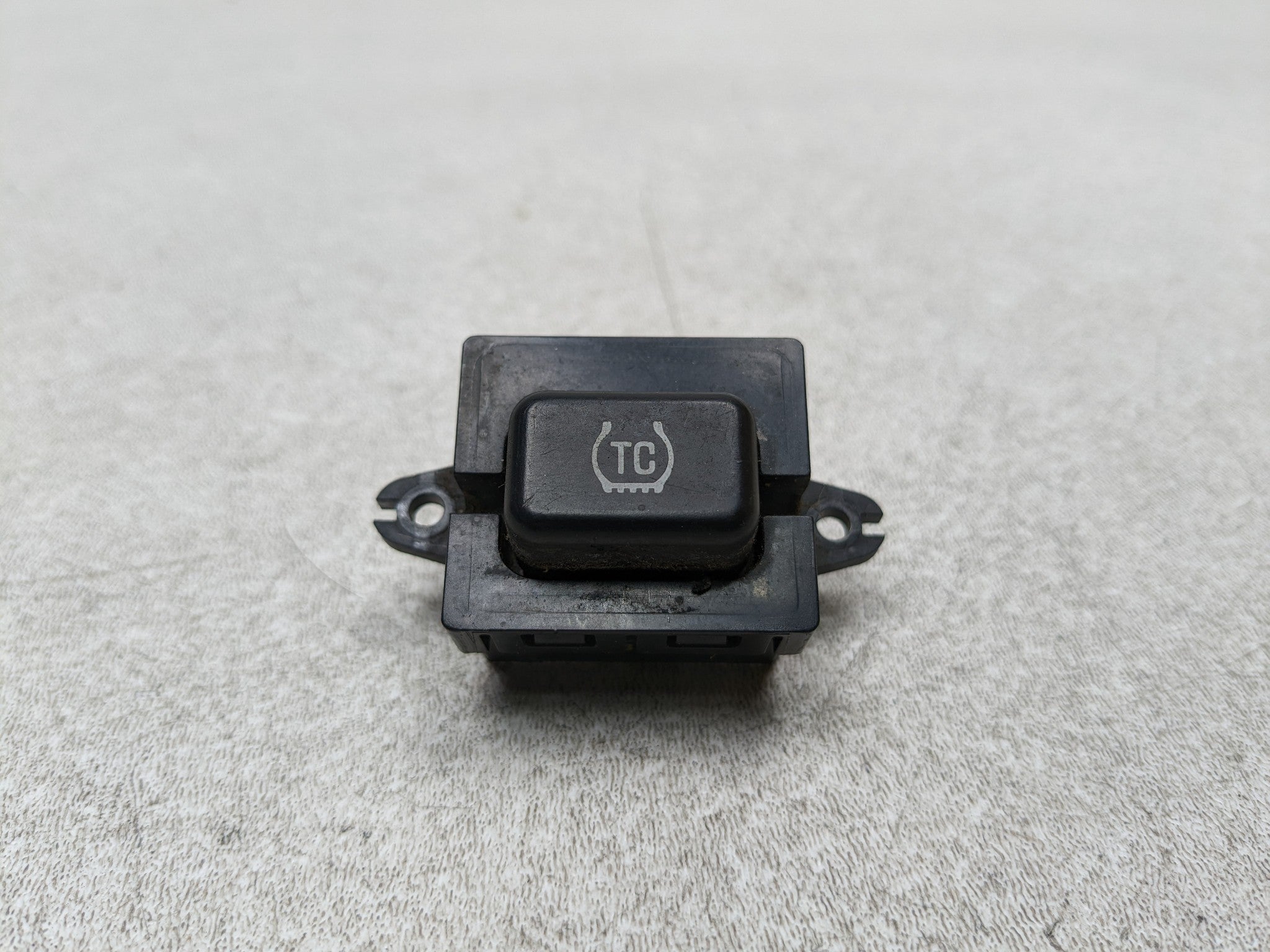 2004 - 2009 CADILLAC SRX OEM STABILITY TRACTION TC CONTROL SWITCH BUTTON