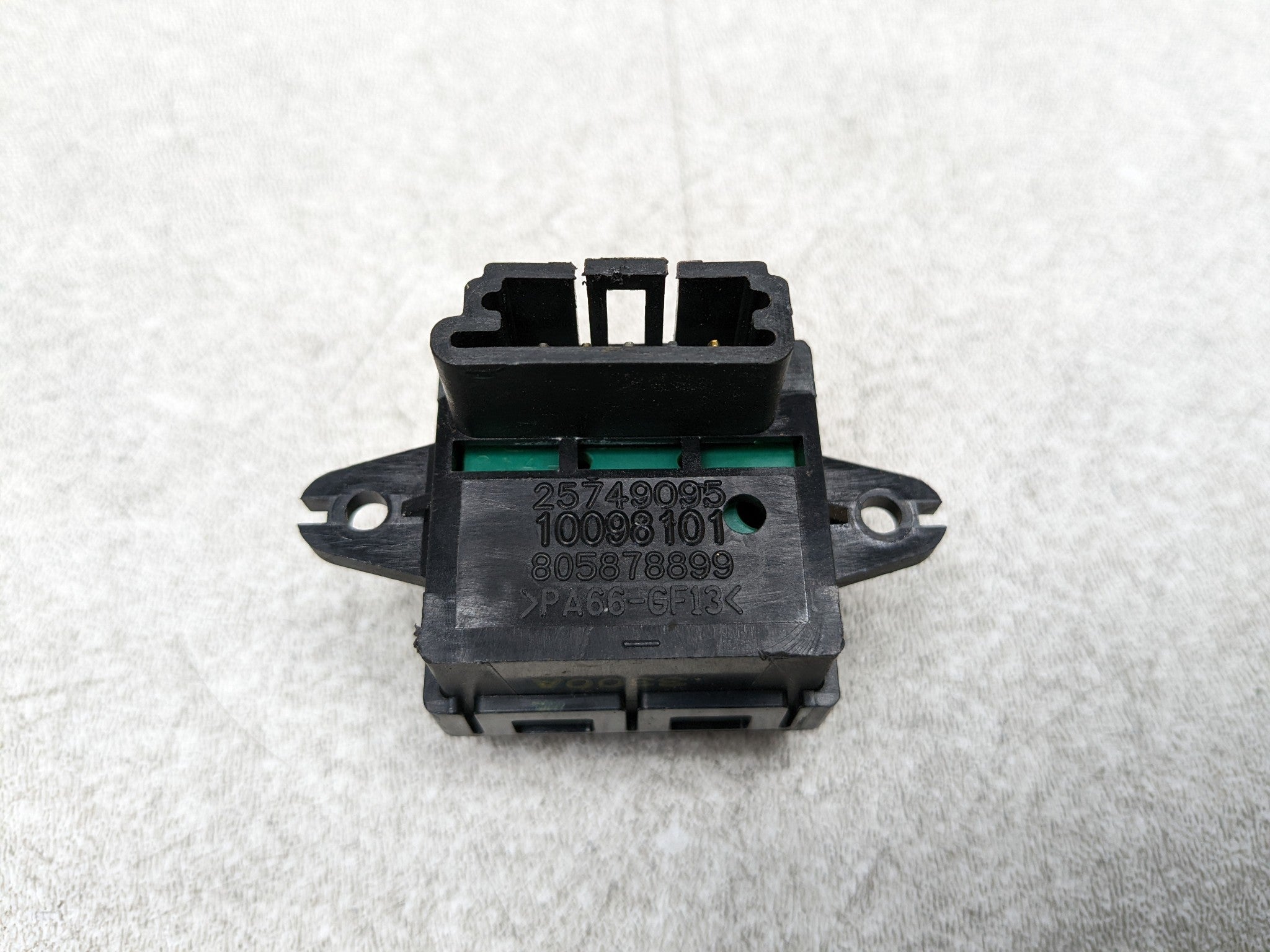 2004 - 2009 CADILLAC SRX OEM STABILITY TRACTION TC CONTROL SWITCH BUTTON