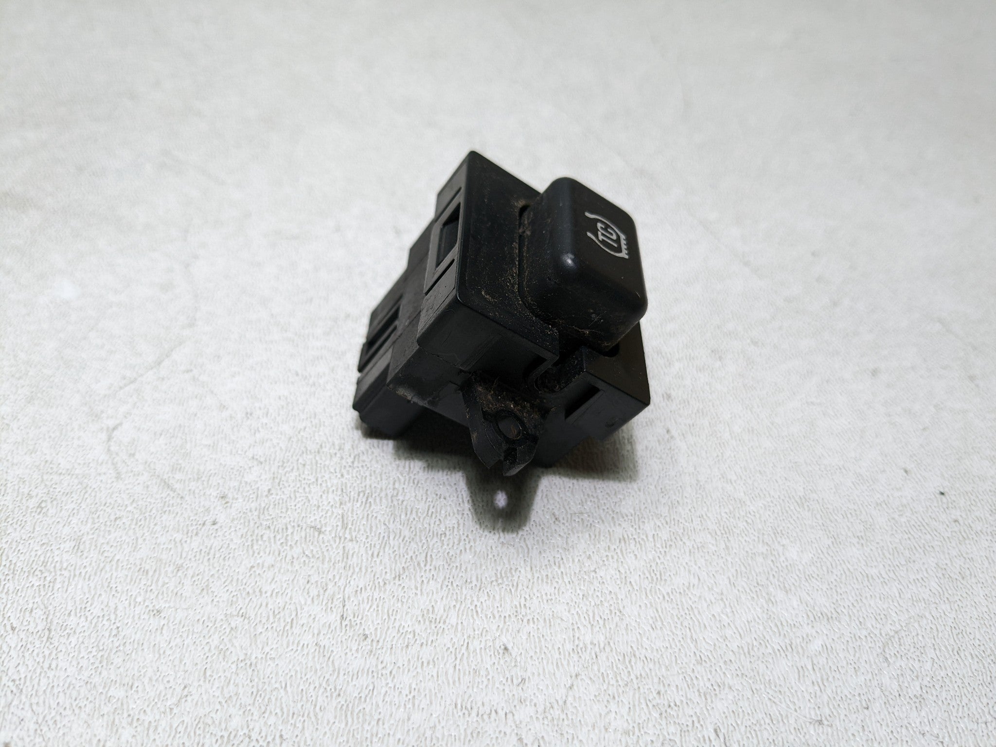 2004 - 2009 CADILLAC SRX OEM STABILITY TRACTION TC CONTROL SWITCH BUTTON