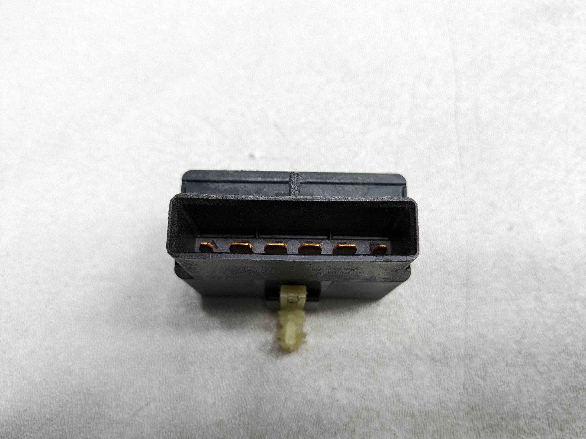 2004 - 2009 CADILLAC SRX OEM RELAY CONTROL MODULE UNIT