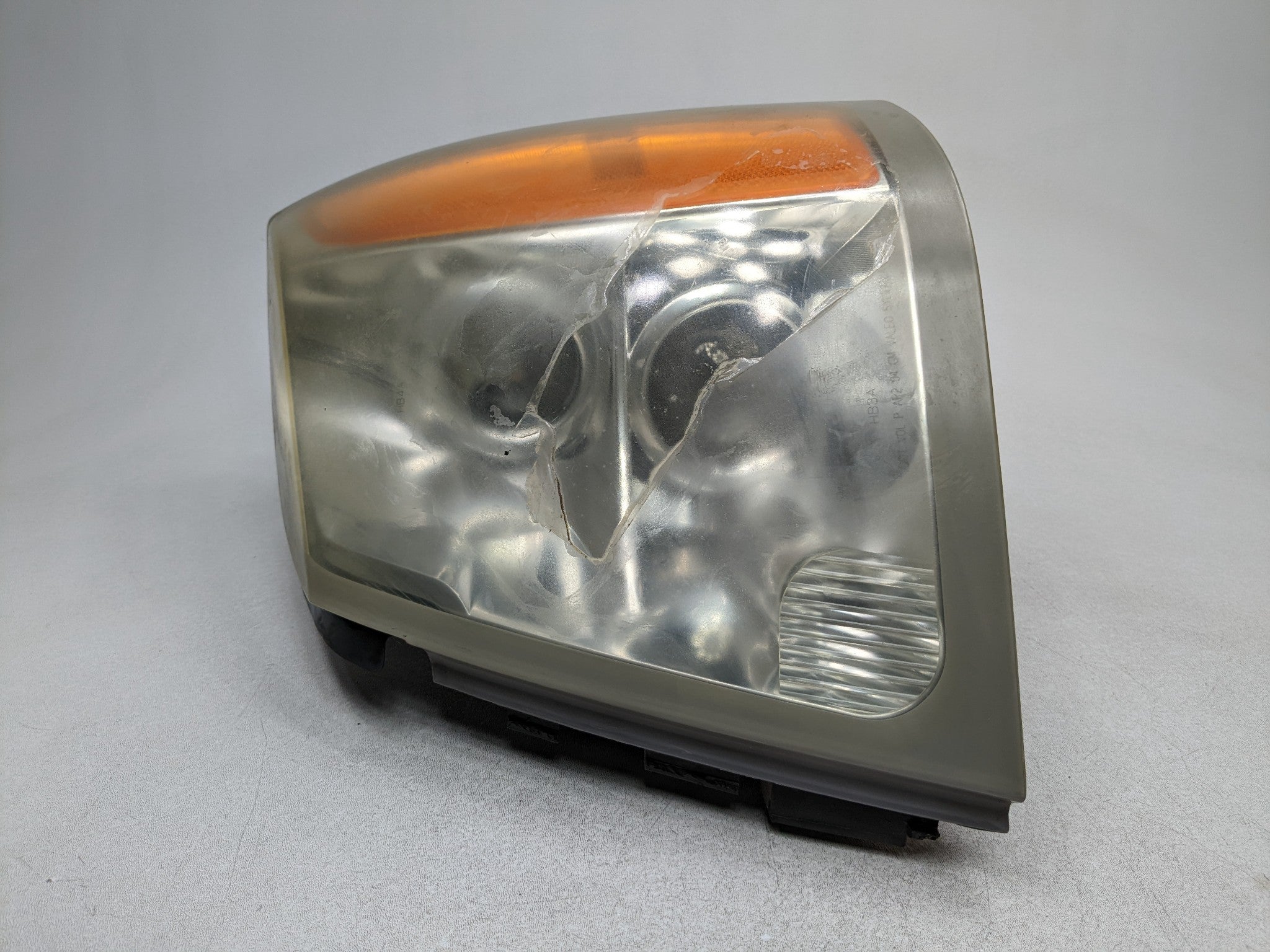 2004 - 2009 CADILLAC SRX OEM HEADLIGHT HEADLAMP ASSEMBLY FRONT LEFT SIDE HALOGEN