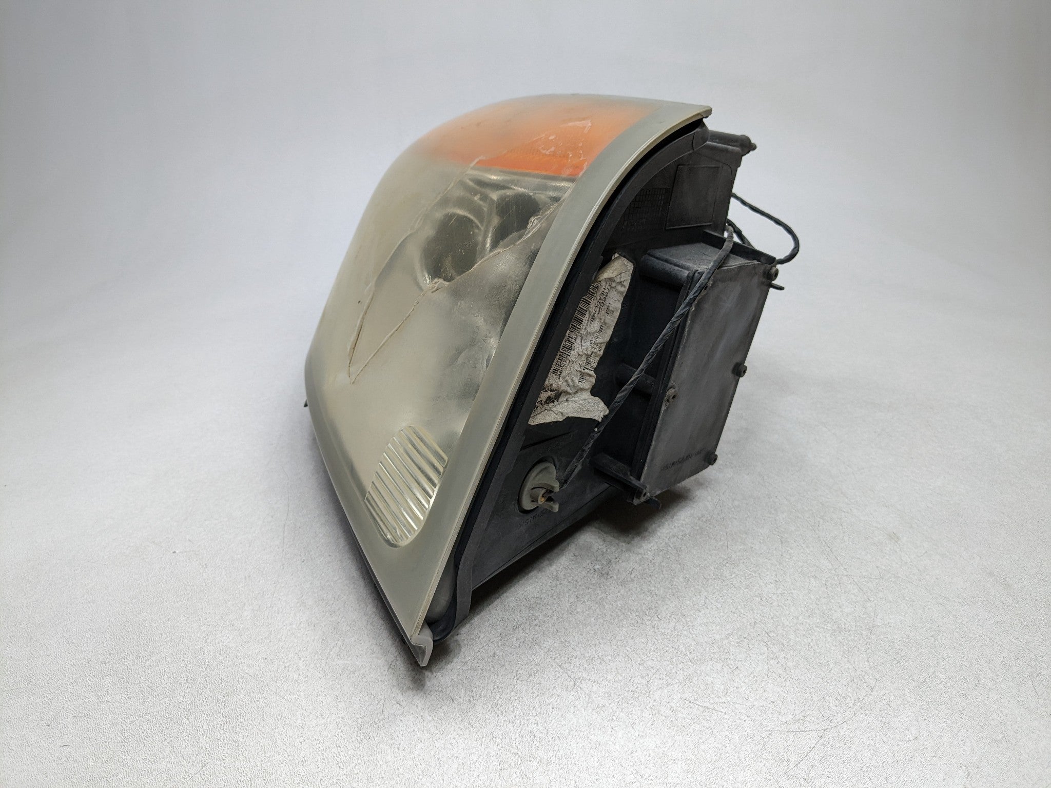 2004 - 2009 CADILLAC SRX OEM HEADLIGHT HEADLAMP ASSEMBLY FRONT LEFT SIDE HALOGEN