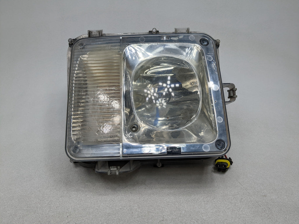 04 - 09 CADILLAC SRX OEM FOG MARKER LIGHT PARKING LAMP FRONT LEFT BUMPER MOUNTED