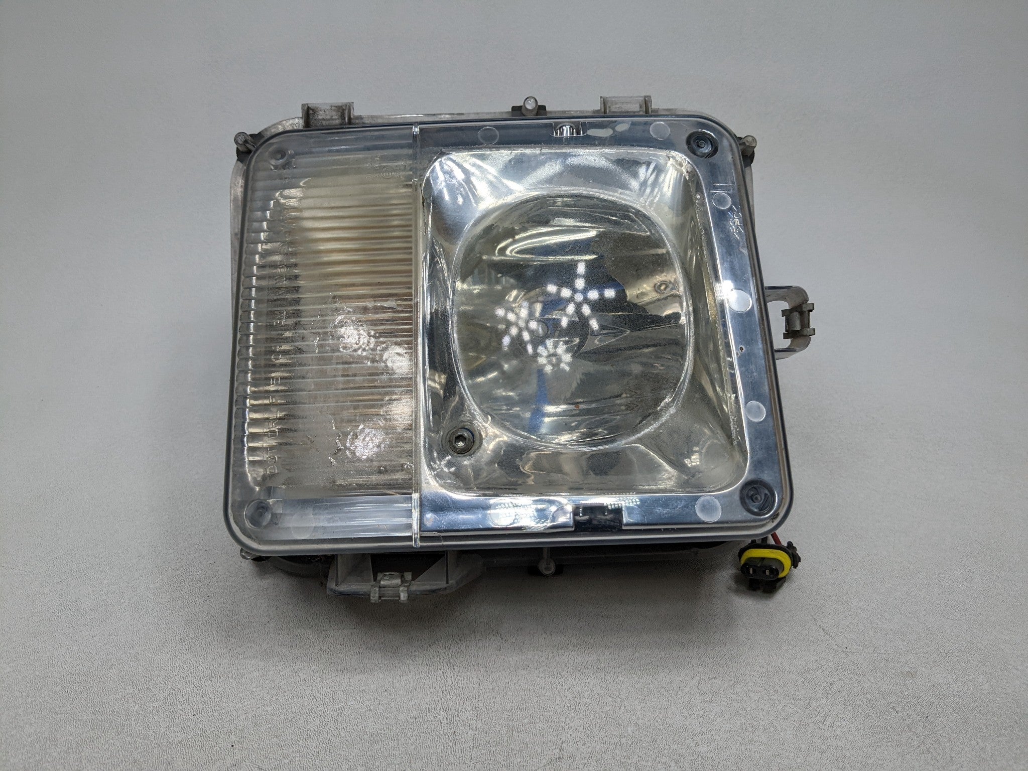 04 - 09 CADILLAC SRX OEM FOG MARKER LIGHT PARKING LAMP FRONT LEFT BUMPER MOUNTED
