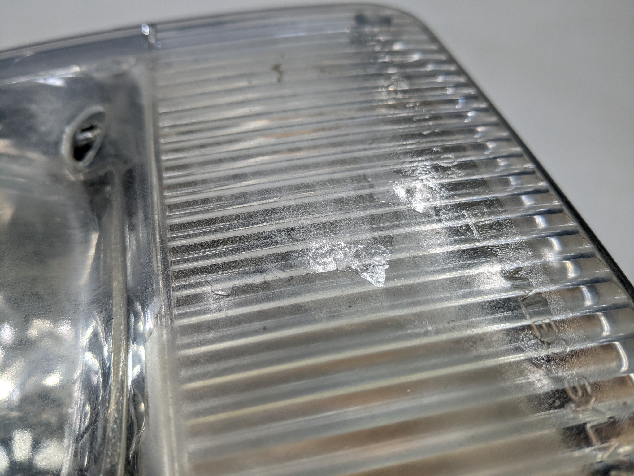 04 - 09 CADILLAC SRX OEM FOG MARKER LIGHT PARKING LAMP FRONT LEFT BUMPER MOUNTED