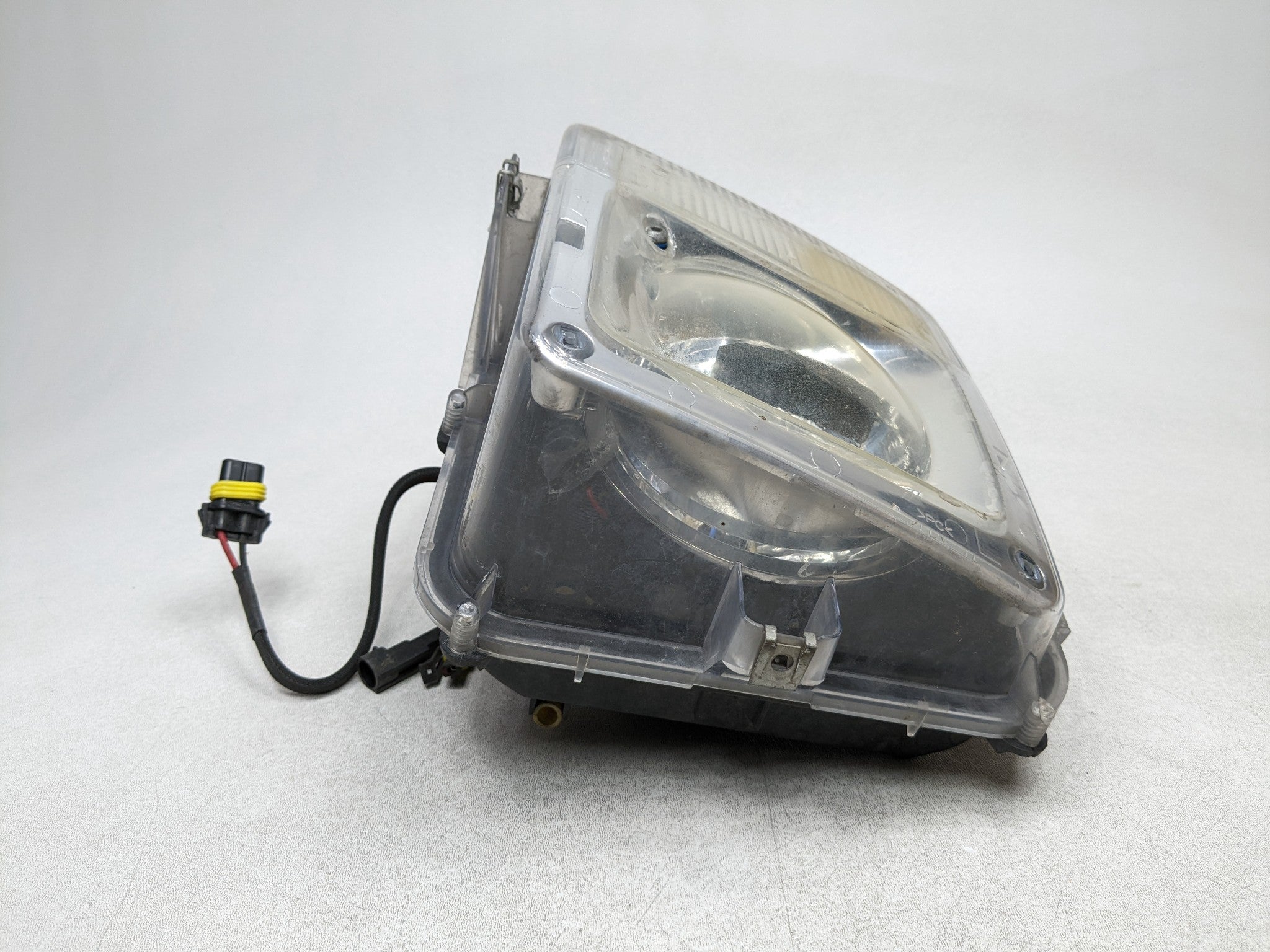 04 - 09 CADILLAC SRX OEM FOG MARKER LIGHT PARKING LAMP FRONT LEFT BUMPER MOUNTED