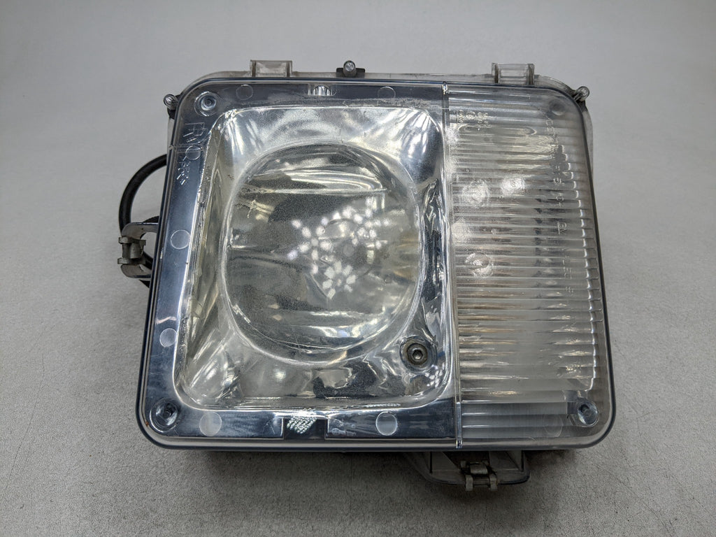 2004 - 2009 CADILLAC SRX OEM FOG MARKER LIGHT PARKING FRONT RIGHT BUMPER MOUNTED