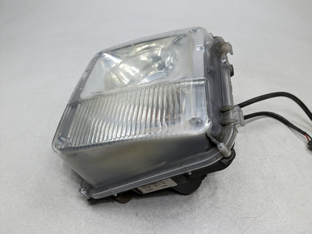 2004 - 2009 CADILLAC SRX OEM FOG MARKER LIGHT PARKING FRONT RIGHT BUMPER MOUNTED