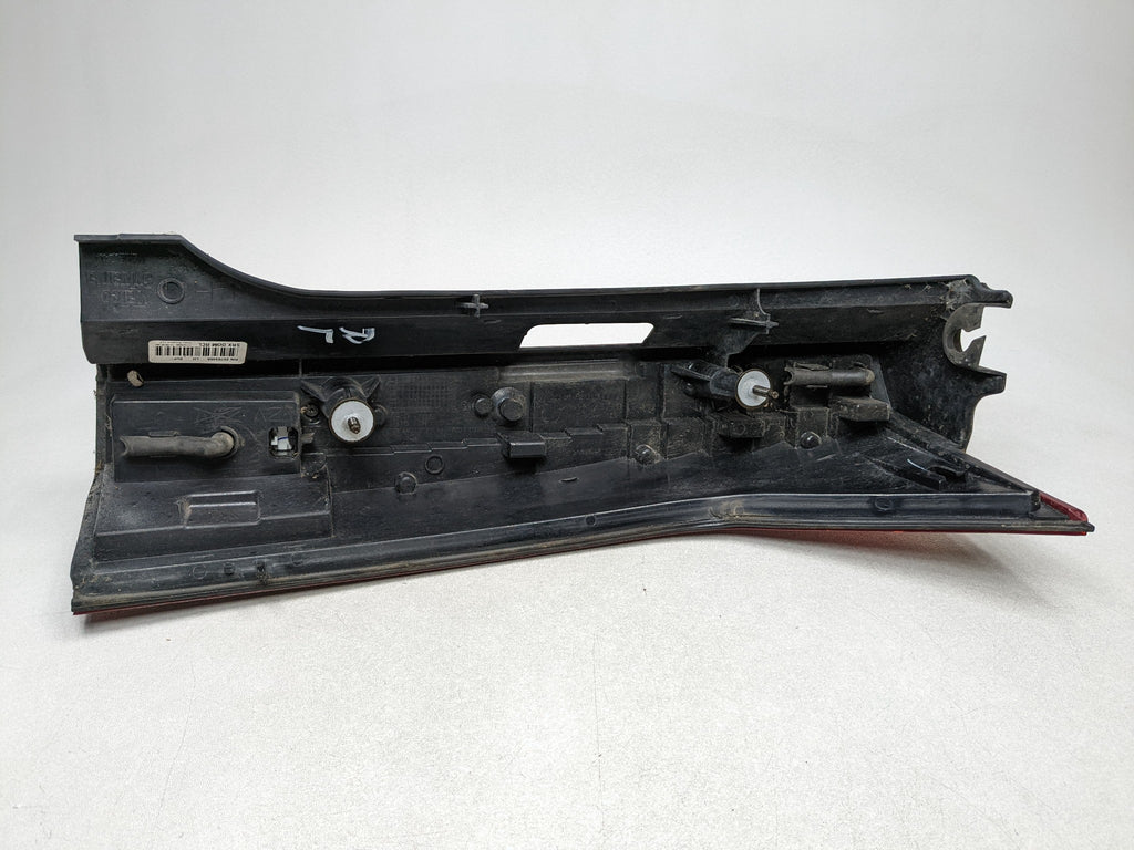 2004 - 2009 CADILLAC SRX OEM TAIL LIGHT LAMP ASSEMBLY LEFT DRIVER SIDE