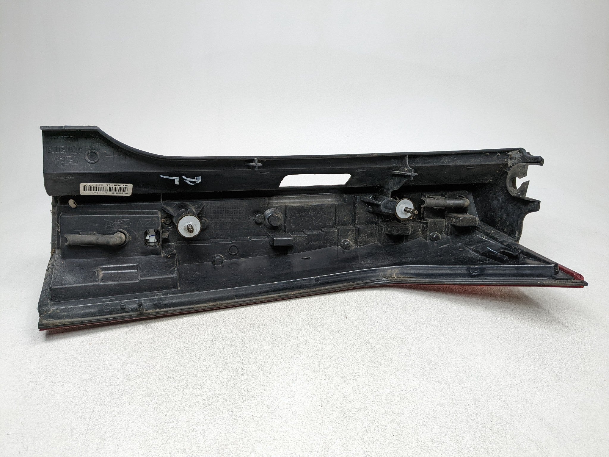 2004 - 2009 CADILLAC SRX OEM TAIL LIGHT LAMP ASSEMBLY LEFT DRIVER SIDE