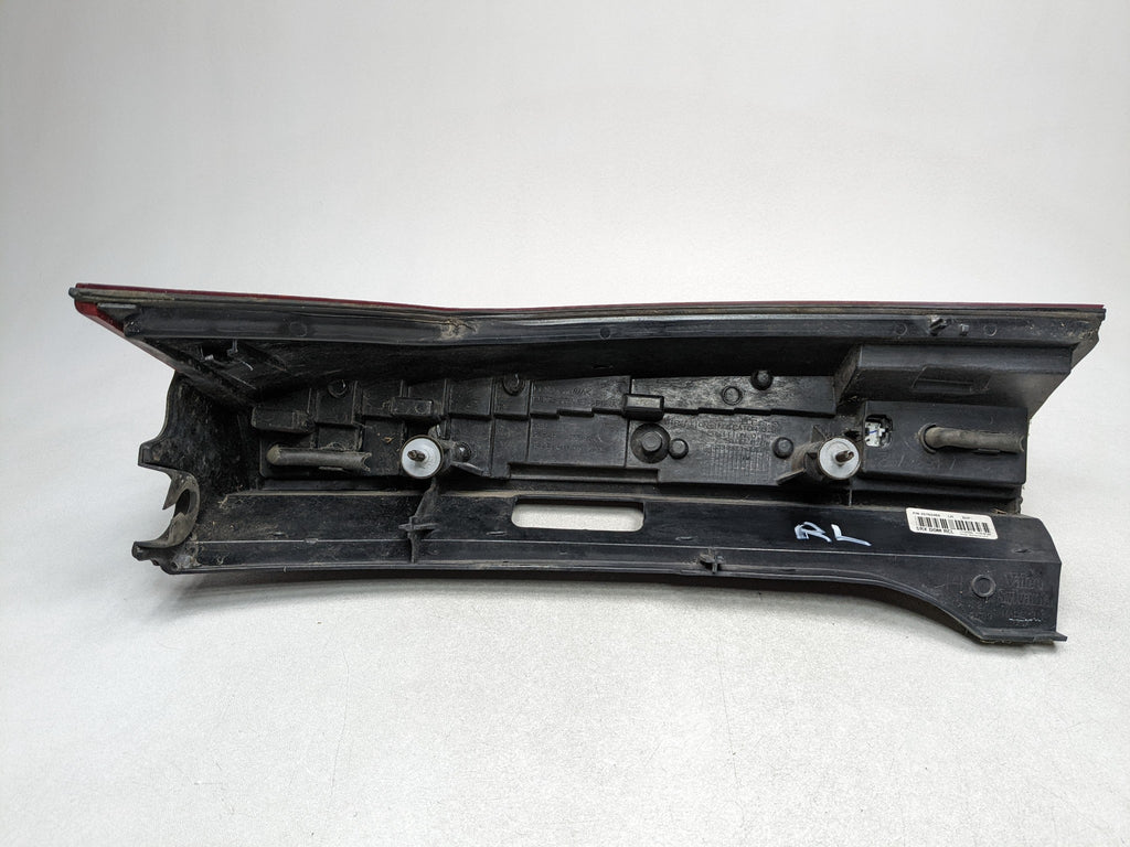 2004 - 2009 CADILLAC SRX OEM TAIL LIGHT LAMP ASSEMBLY LEFT DRIVER SIDE