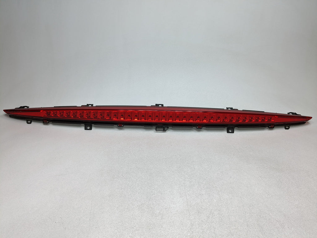2004 - 2009 CADILLAC SRX OEM THIRD BRAKE LIGHT AVOIDANCE HIGH MOUNT REAR CENTER