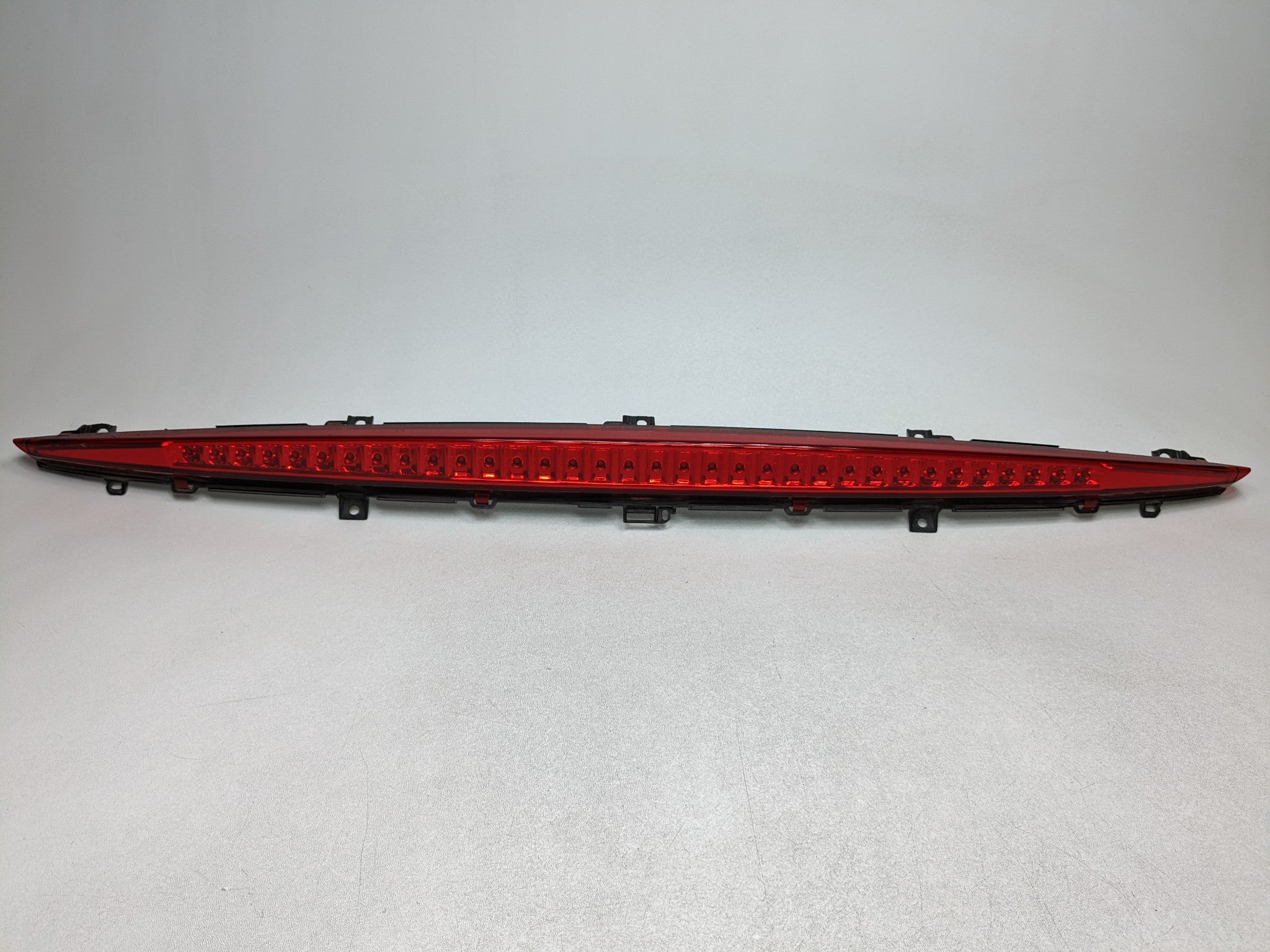 2004 - 2009 CADILLAC SRX OEM THIRD BRAKE LIGHT AVOIDANCE HIGH MOUNT REAR CENTER