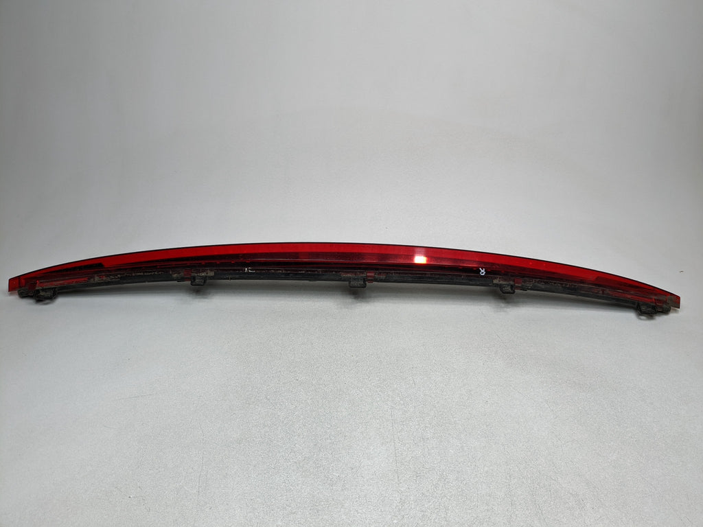 2004 - 2009 CADILLAC SRX OEM THIRD BRAKE LIGHT AVOIDANCE HIGH MOUNT REAR CENTER