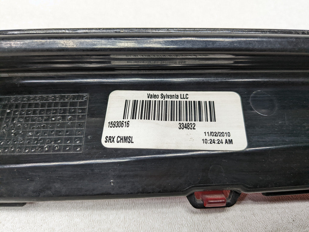 2004 - 2009 CADILLAC SRX OEM THIRD BRAKE LIGHT AVOIDANCE HIGH MOUNT REAR CENTER