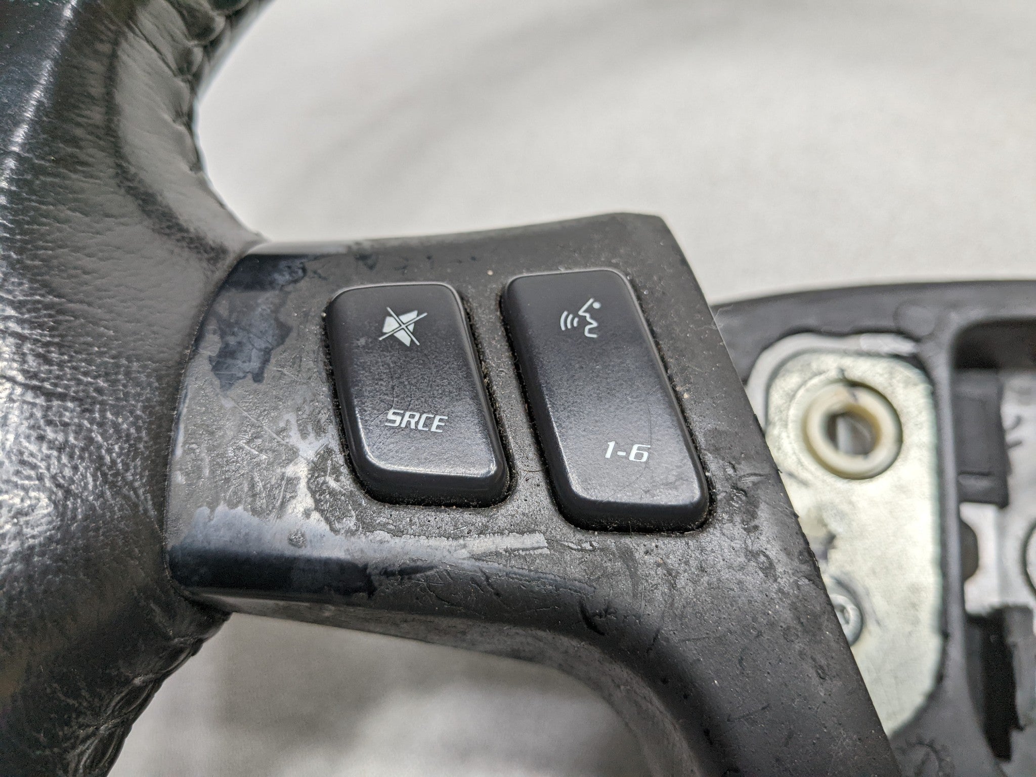 2004 - 2009 CADILLAC SRX OEM STEERING WHEEL WITH MULTIFUNCTIONAL CONTROL SWITCH