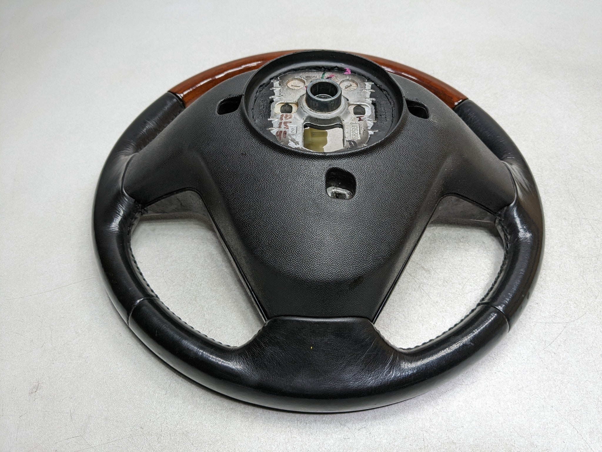 2004 - 2009 CADILLAC SRX OEM STEERING WHEEL WITH MULTIFUNCTIONAL CONTROL SWITCH