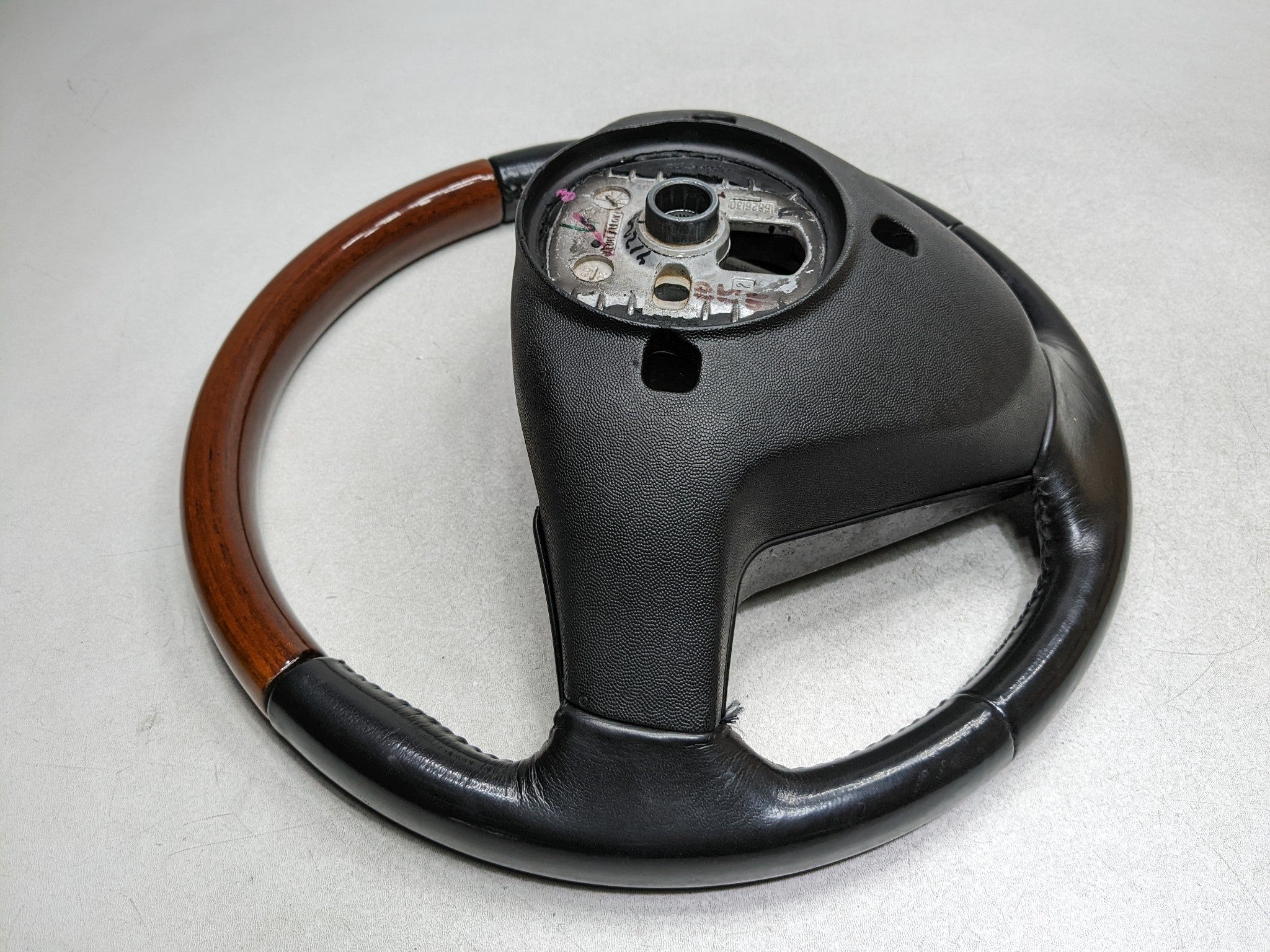 2004 - 2009 CADILLAC SRX OEM STEERING WHEEL WITH MULTIFUNCTIONAL CONTROL SWITCH