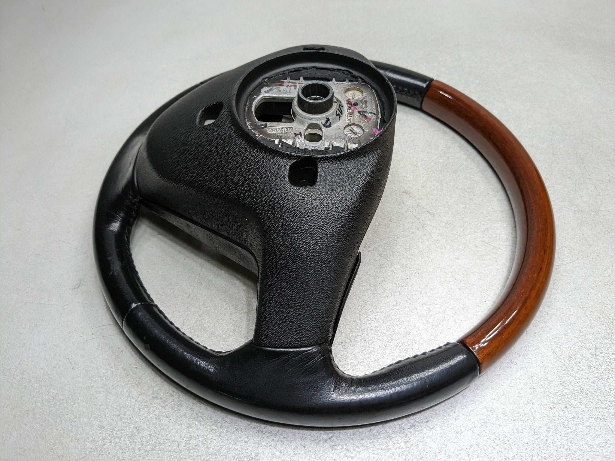 2004 - 2009 CADILLAC SRX OEM STEERING WHEEL WITH MULTIFUNCTIONAL CONTROL SWITCH
