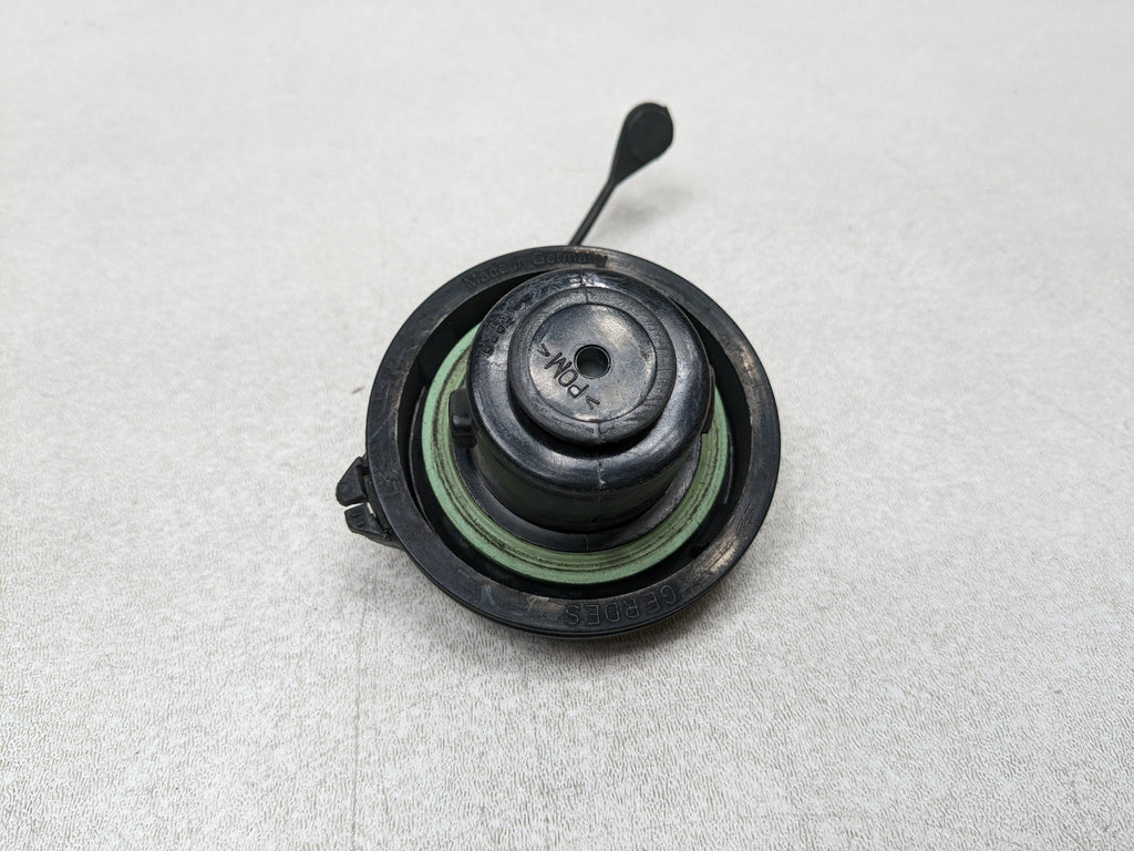 2004 - 2009 CADILLAC SRX OEM FUEL GAS TANK FILLER CAP ASSEMBLY BLACK