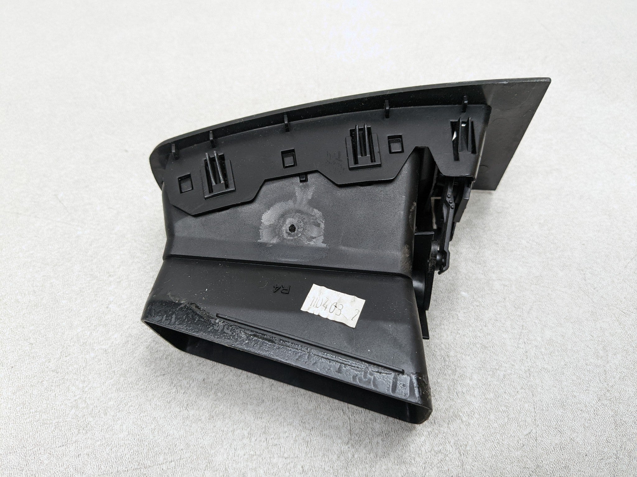 2004 - 2009 CADILLAC SRX OEM AC AIR CONDITIONING HEATER VENT FRONT CENTER DASH