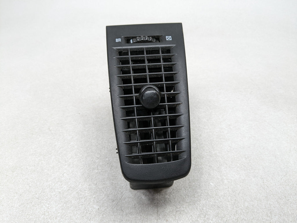 2004 - 2009 CADILLAC SRX OEM AC AIR CONDITIONING HEATER VENT FRONT CENTER DASH