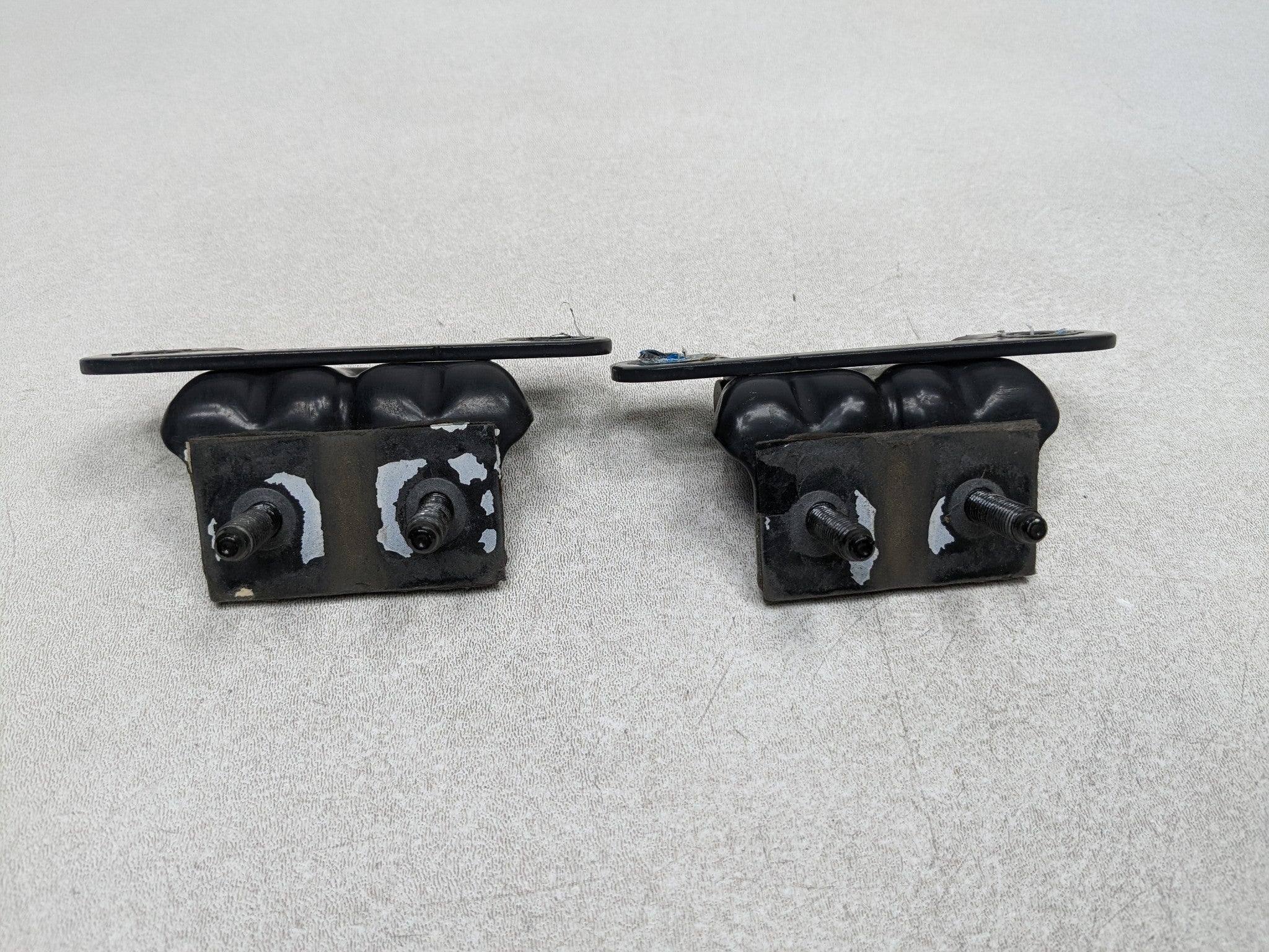 2004 - 2009 CADILLAC SRX OEM GATE HINGES SET REAR LEFT AND RIGHT SIDE