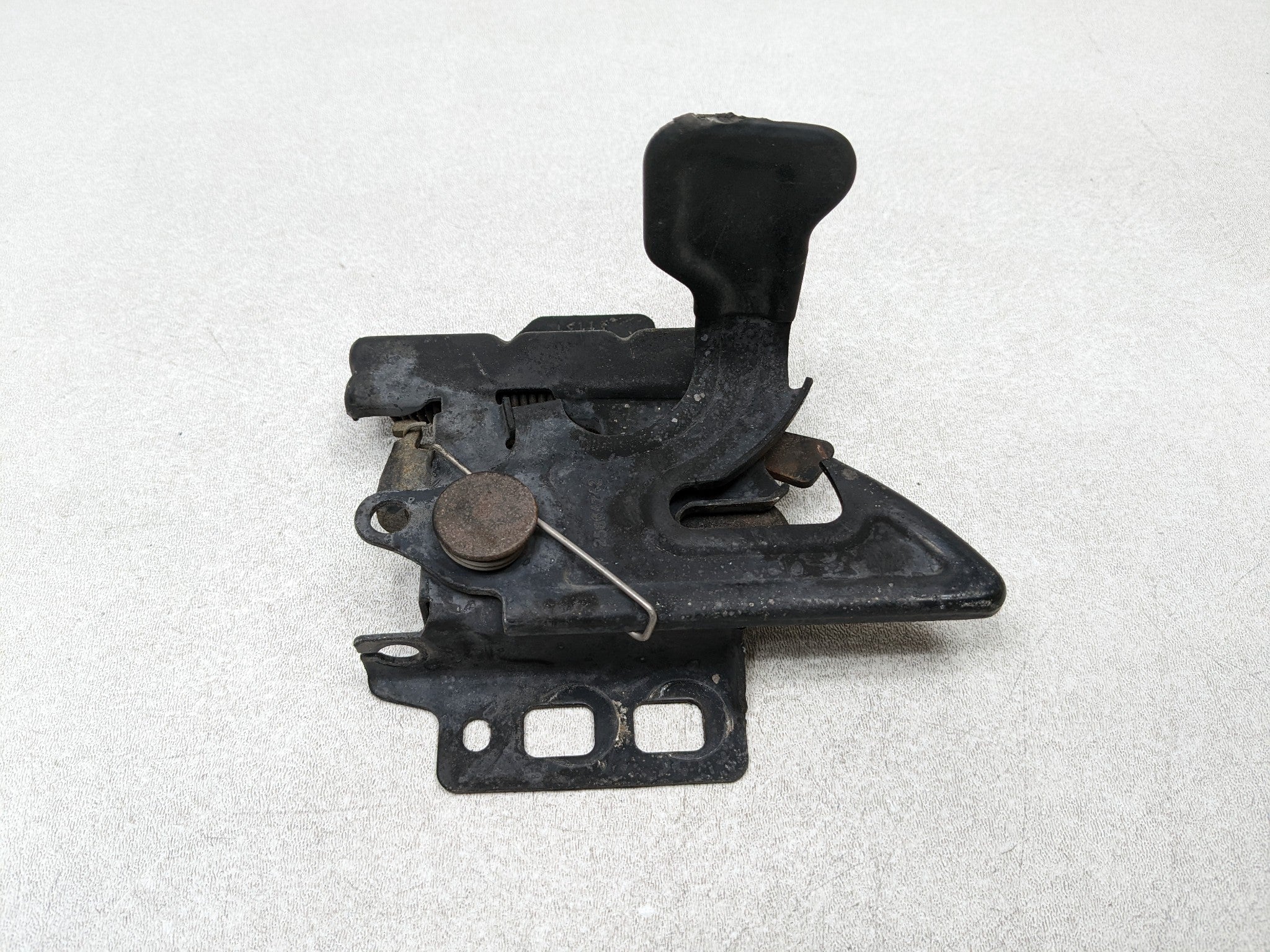2004 - 2009 CADILLAC SRX OEM HOOD LATCH LOCK RELEASE ACTUATOR ASSEMBLY FRONT