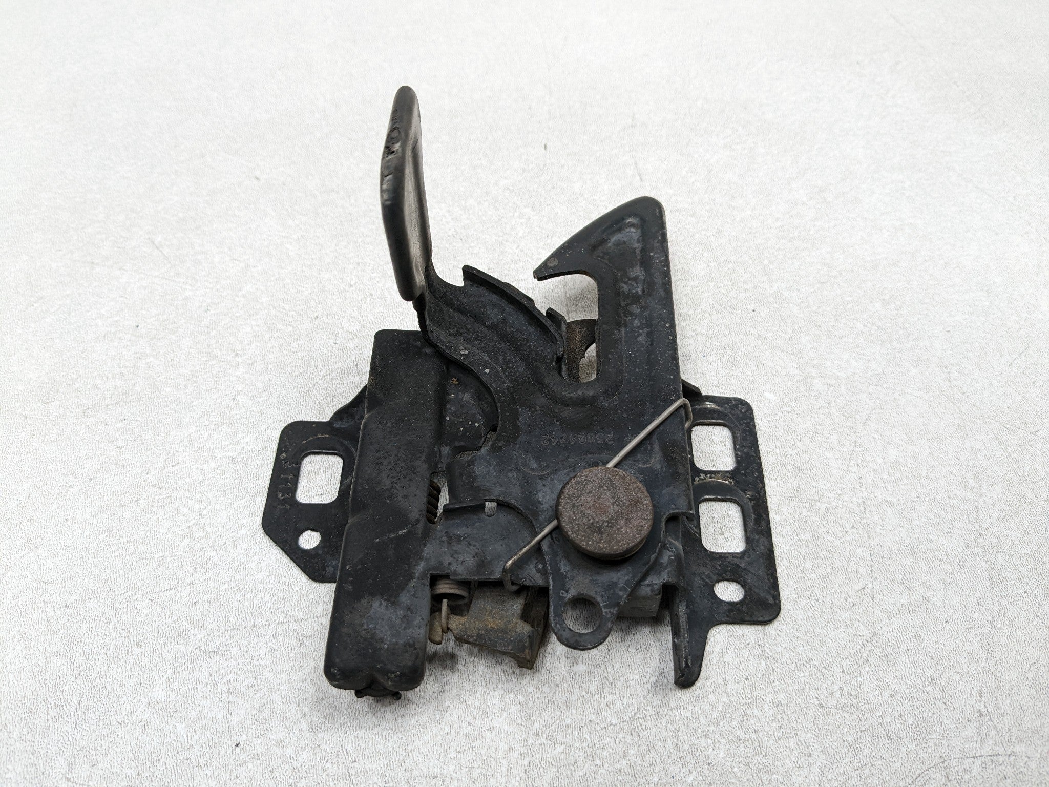 2004 - 2009 CADILLAC SRX OEM HOOD LATCH LOCK RELEASE ACTUATOR ASSEMBLY FRONT