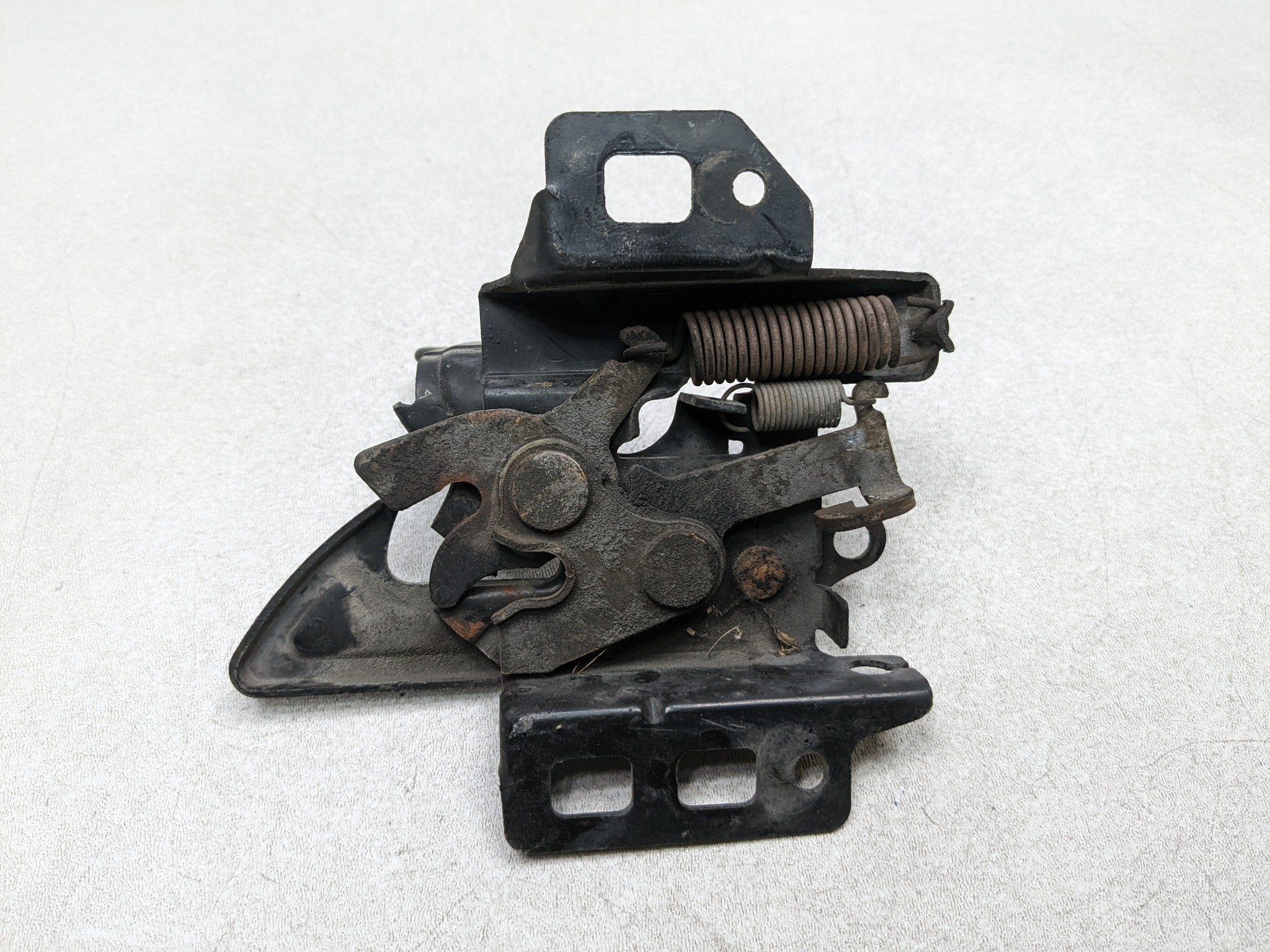 2004 - 2009 CADILLAC SRX OEM HOOD LATCH LOCK RELEASE ACTUATOR ASSEMBLY FRONT