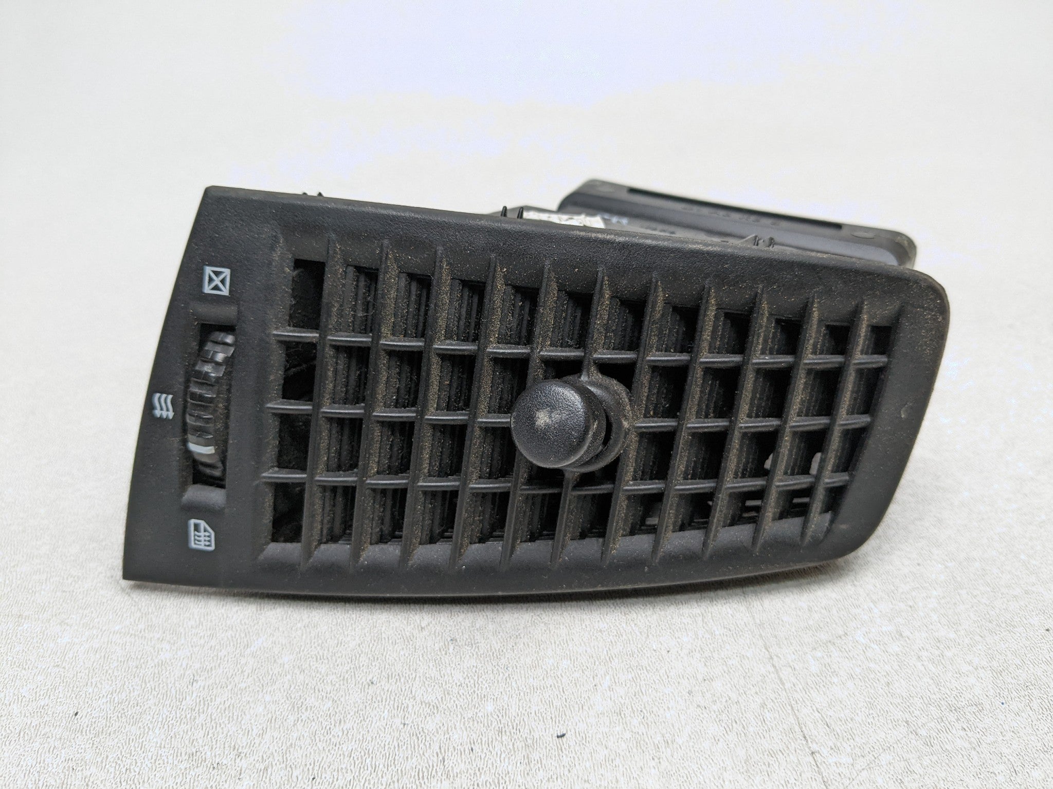 2004 - 2009 CADILLAC SRX OEM AC AIR CONDITIONING HEATER VENTS FRONT RIGHT SIDE