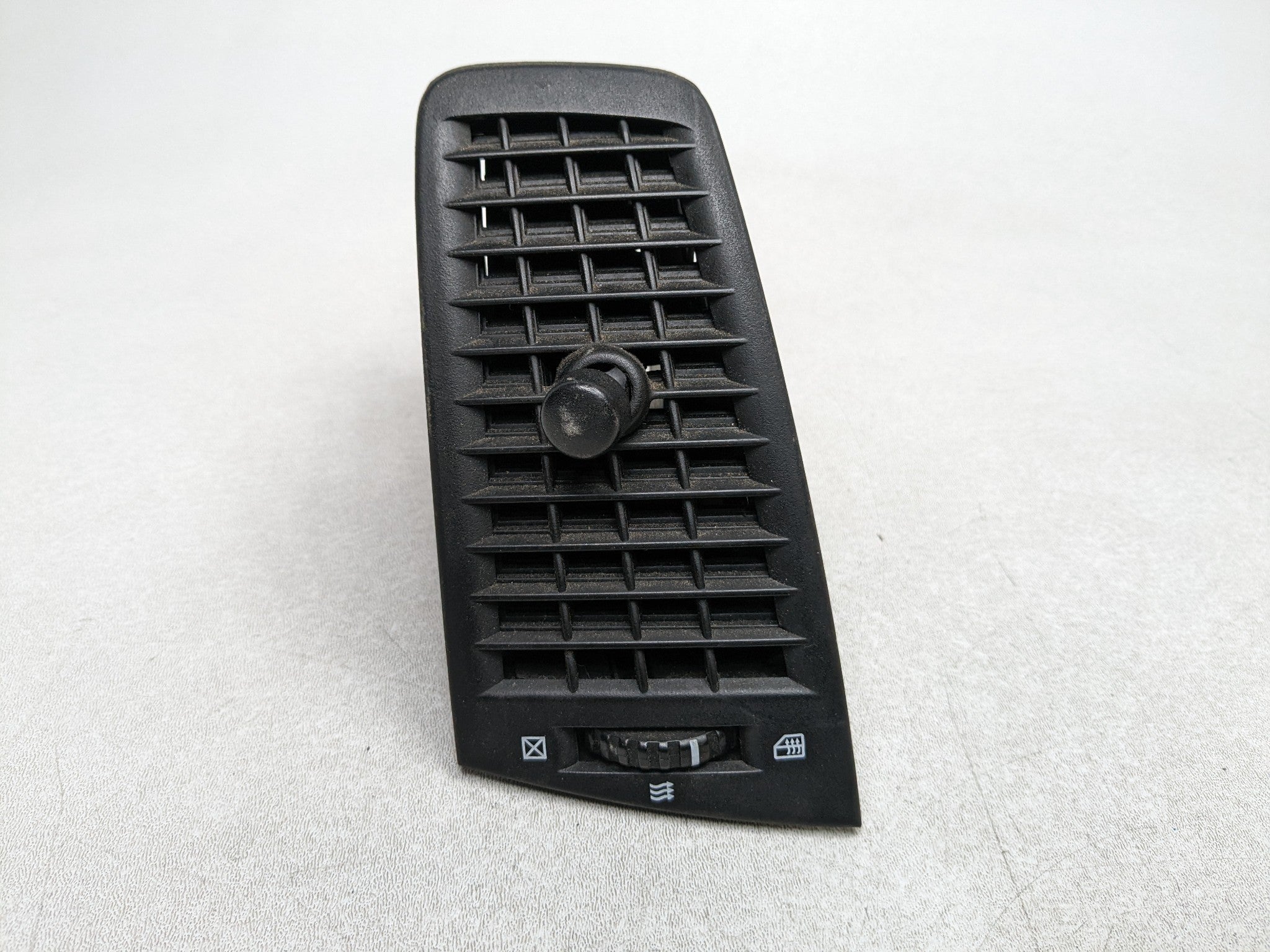 2004 - 2009 CADILLAC SRX OEM AC AIR CONDITIONING HEATER VENTS FRONT RIGHT SIDE