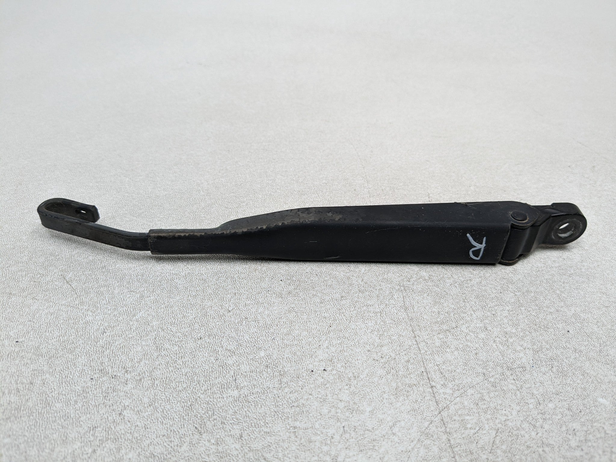 2004 - 2009 CADILLAC SRX OEM WINDSHIELD WIPER ARM REAR BACK WINDOW GLASS