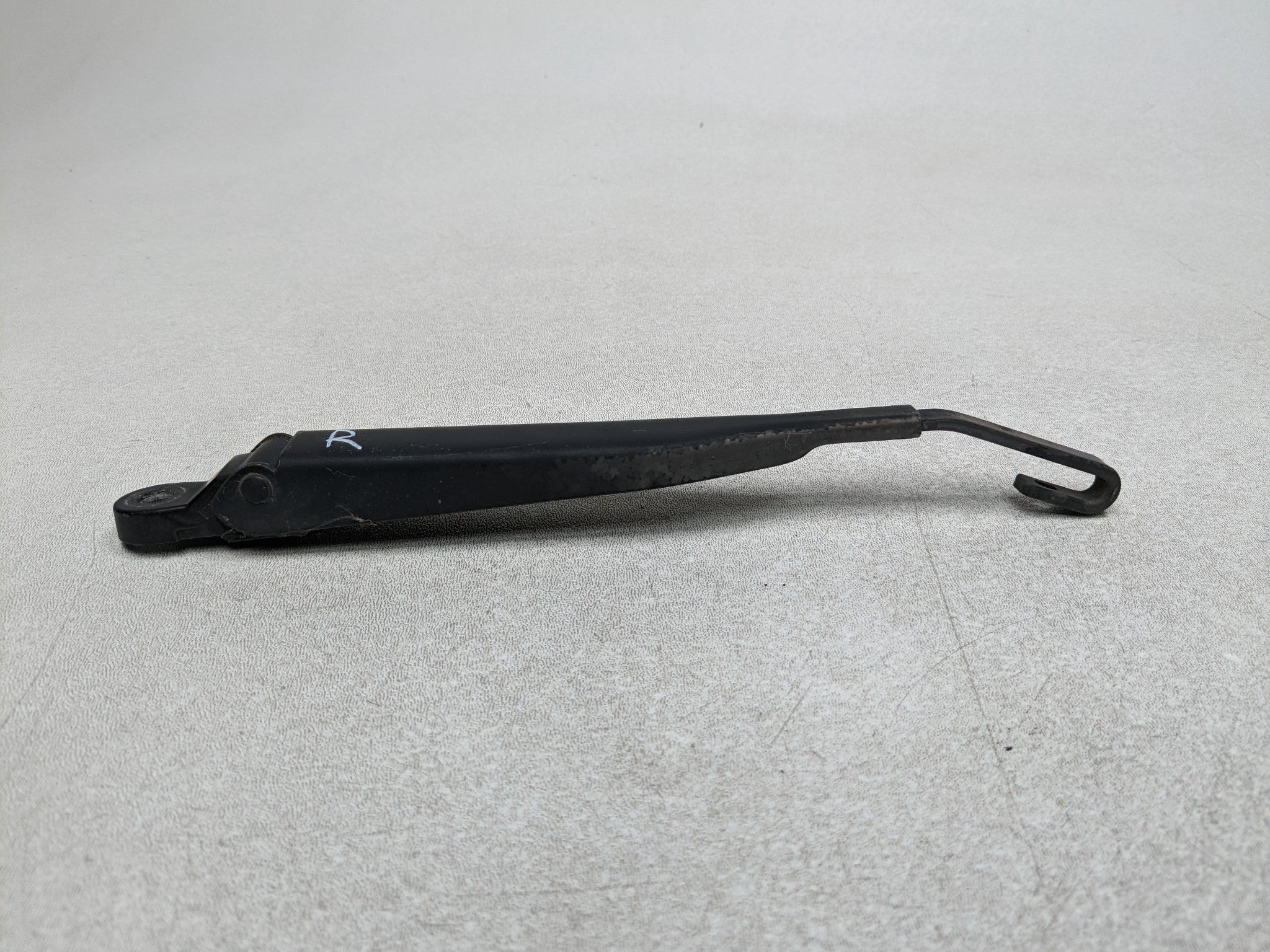 2004 - 2009 CADILLAC SRX OEM WINDSHIELD WIPER ARM REAR BACK WINDOW GLASS