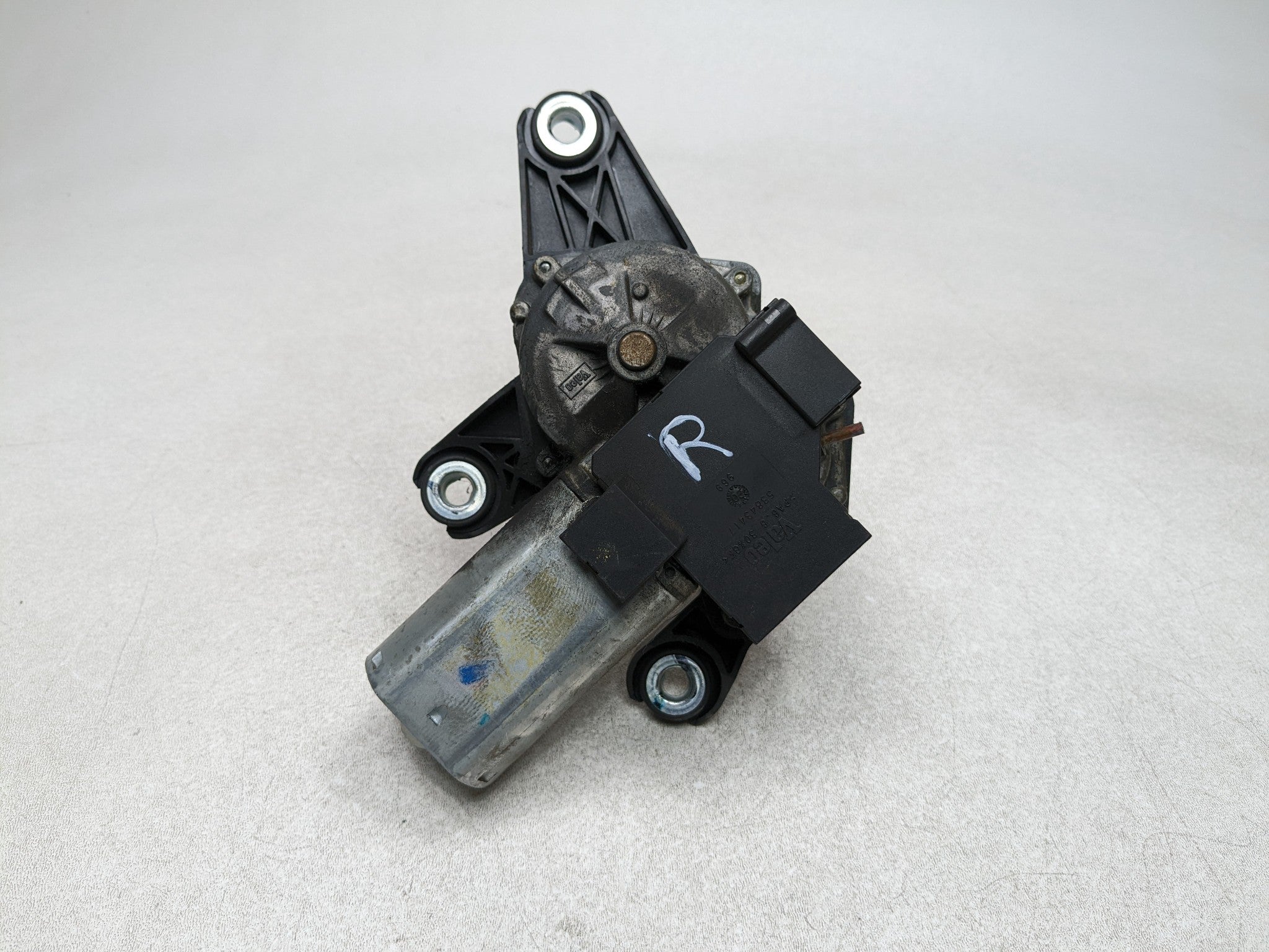 2004 - 2009 CADILLAC SRX OEM REAR WINDSHIELD WIPER MOTOR ASSEMBLY