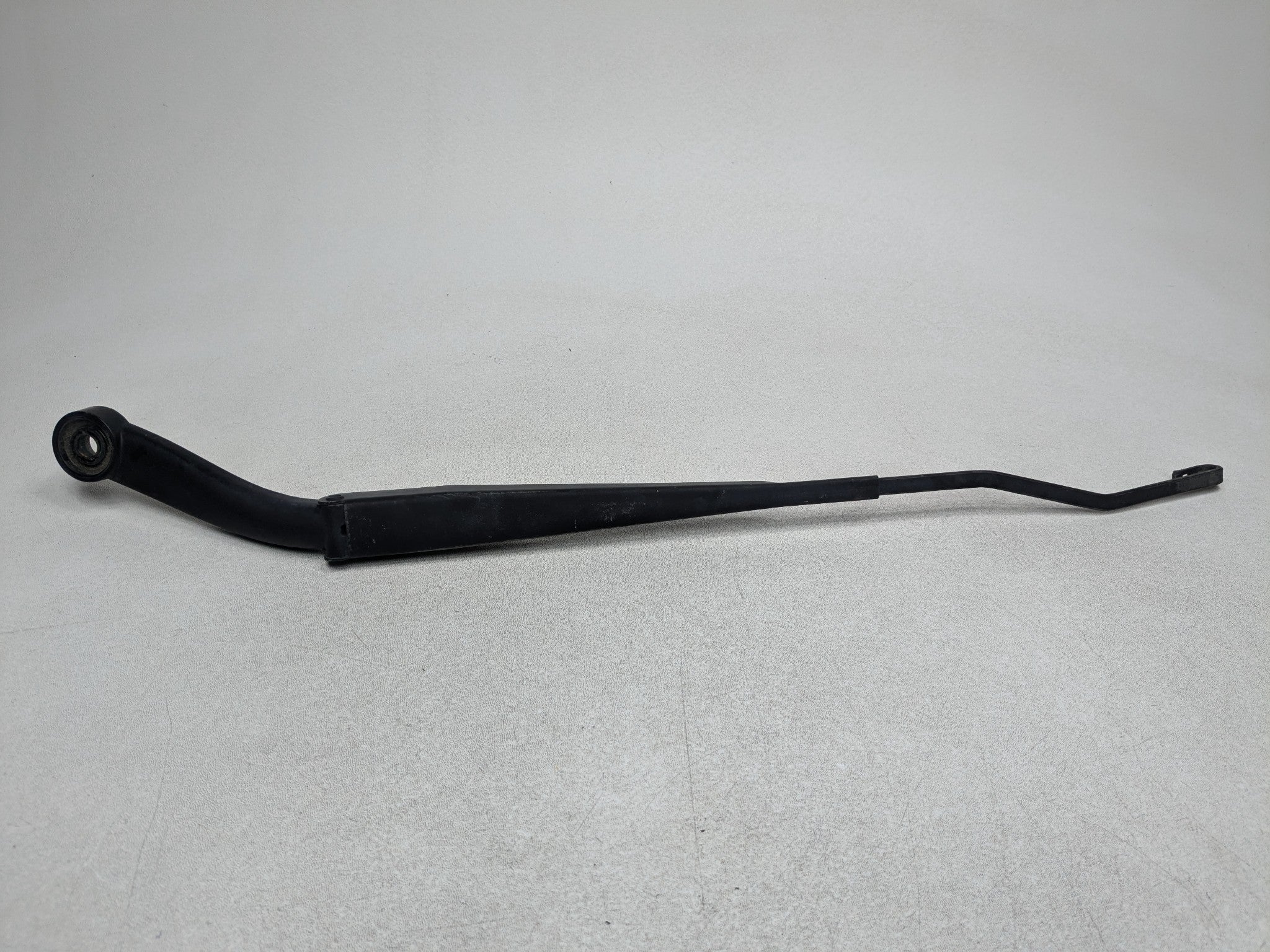 2004 - 2009 CADILLAC SRX OEM WINDSHIELD WIPER ARM FRONT RIGHT PASSENGER SIDE