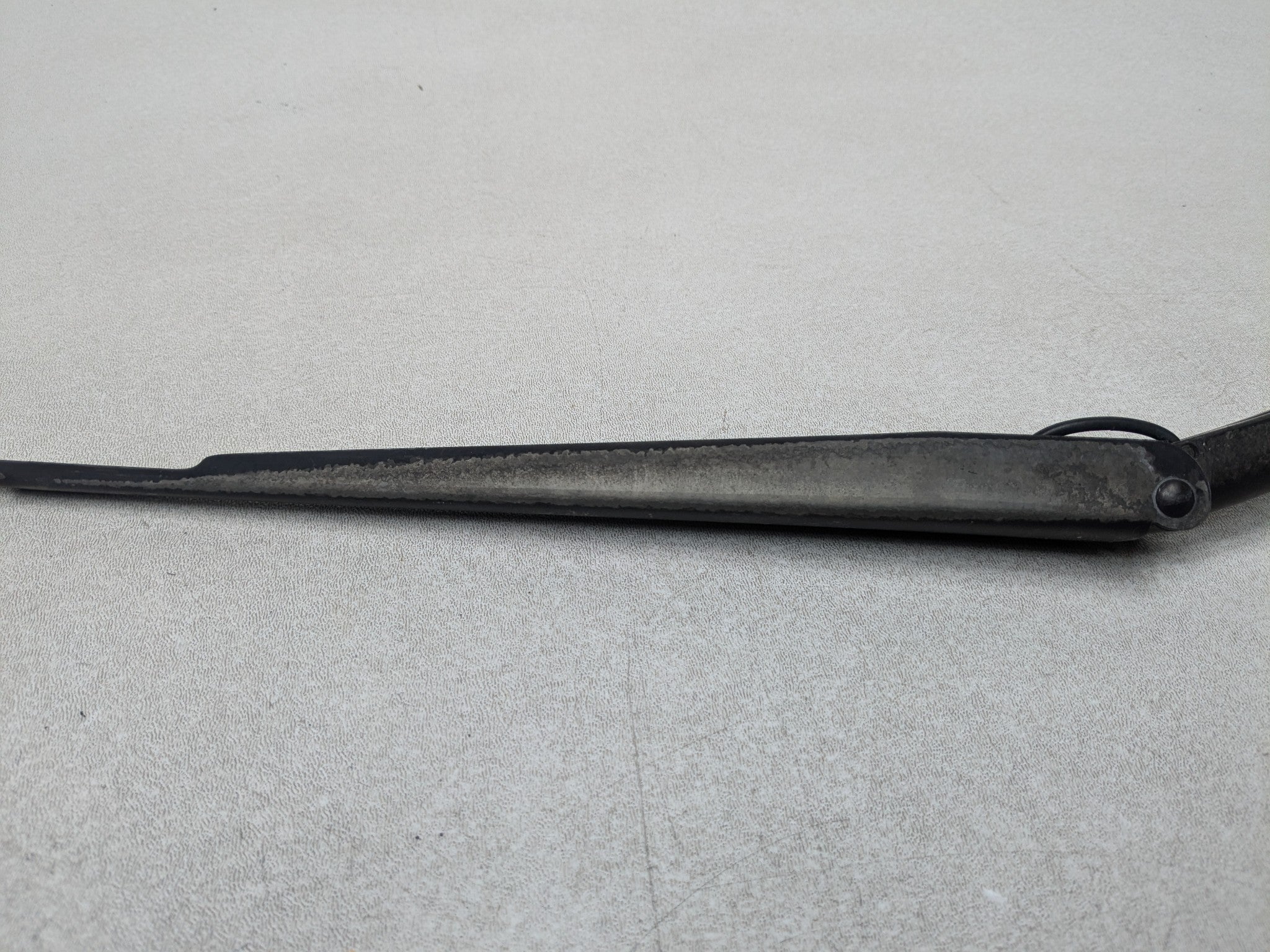 2004 - 2009 CADILLAC SRX OEM WINDSHIELD WIPER ARM FRONT RIGHT PASSENGER SIDE