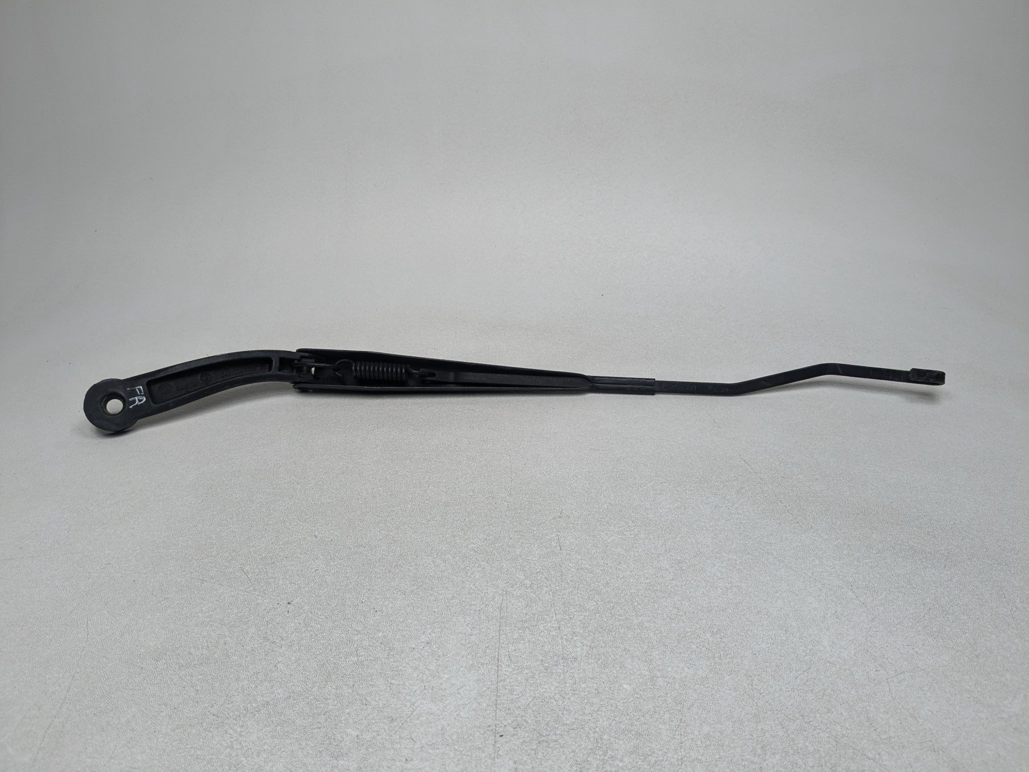 2004 - 2009 CADILLAC SRX OEM WINDSHIELD WIPER ARM FRONT RIGHT PASSENGER SIDE