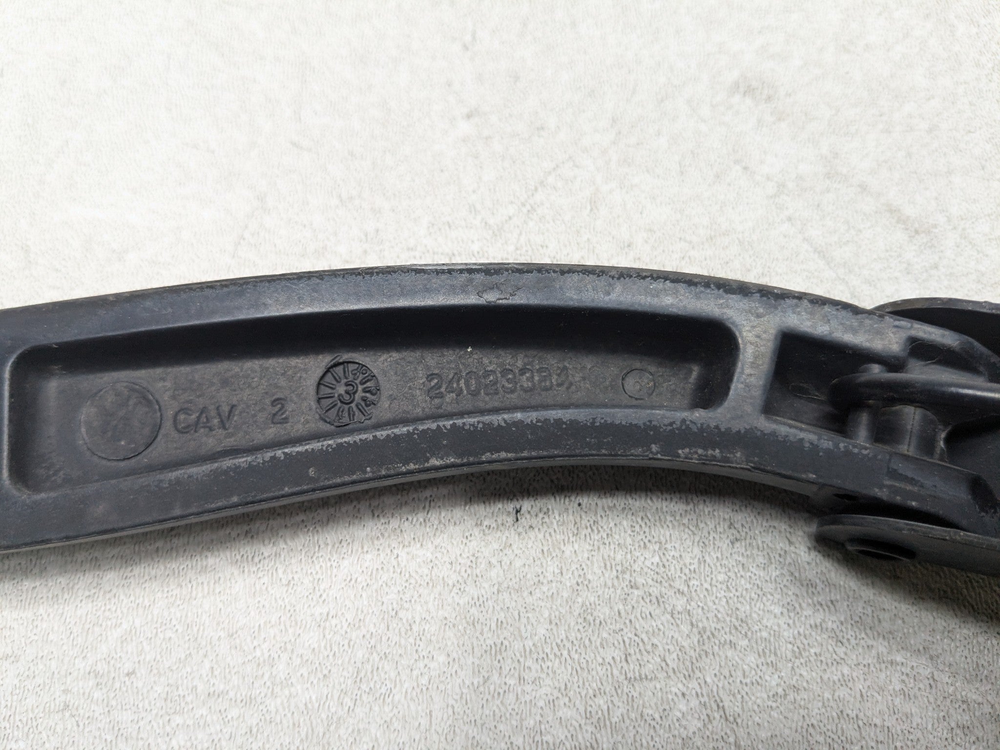 2004 - 2009 CADILLAC SRX OEM WINDSHIELD WIPER ARM FRONT RIGHT PASSENGER SIDE