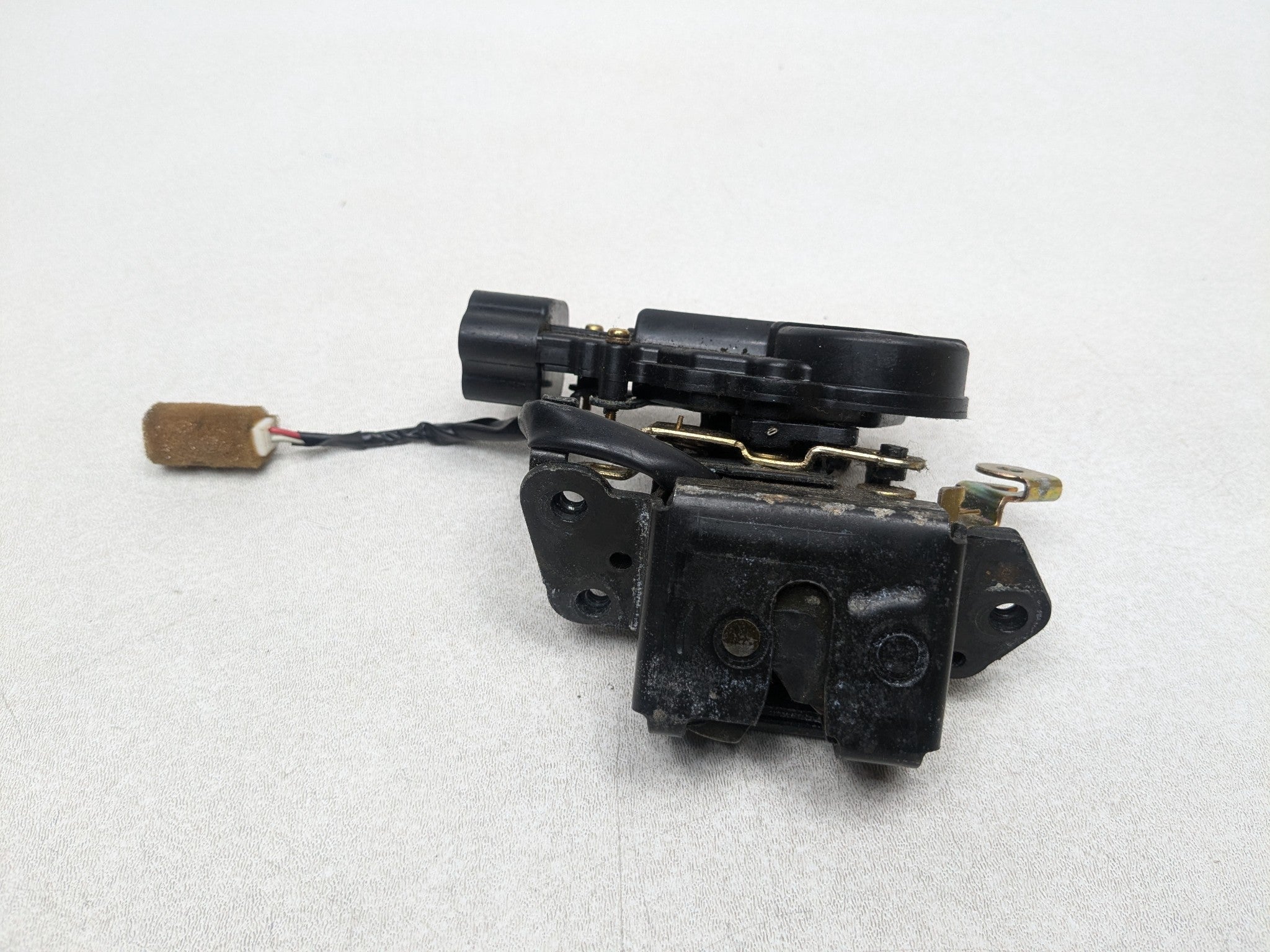 2004 - 2009 CADILLAC SRX OEM LID LATCH REAR TRUNK LIFTGATE LOCK RELEASE ACTUATOR
