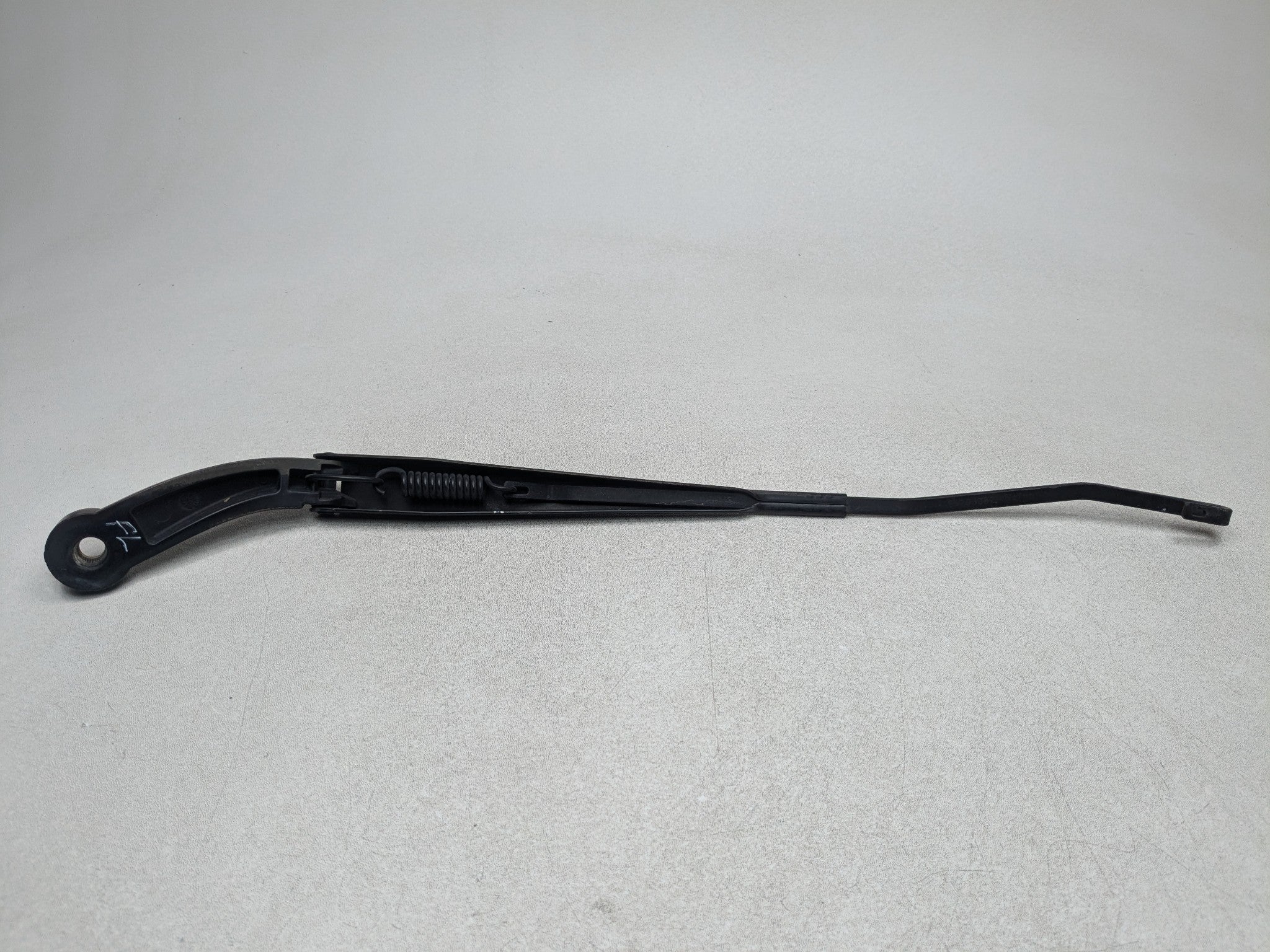 2004 - 2009 CADILLAC SRX OEM WINDSHIELD WIPER ARM FRONT LEFT DRIVER SIDE
