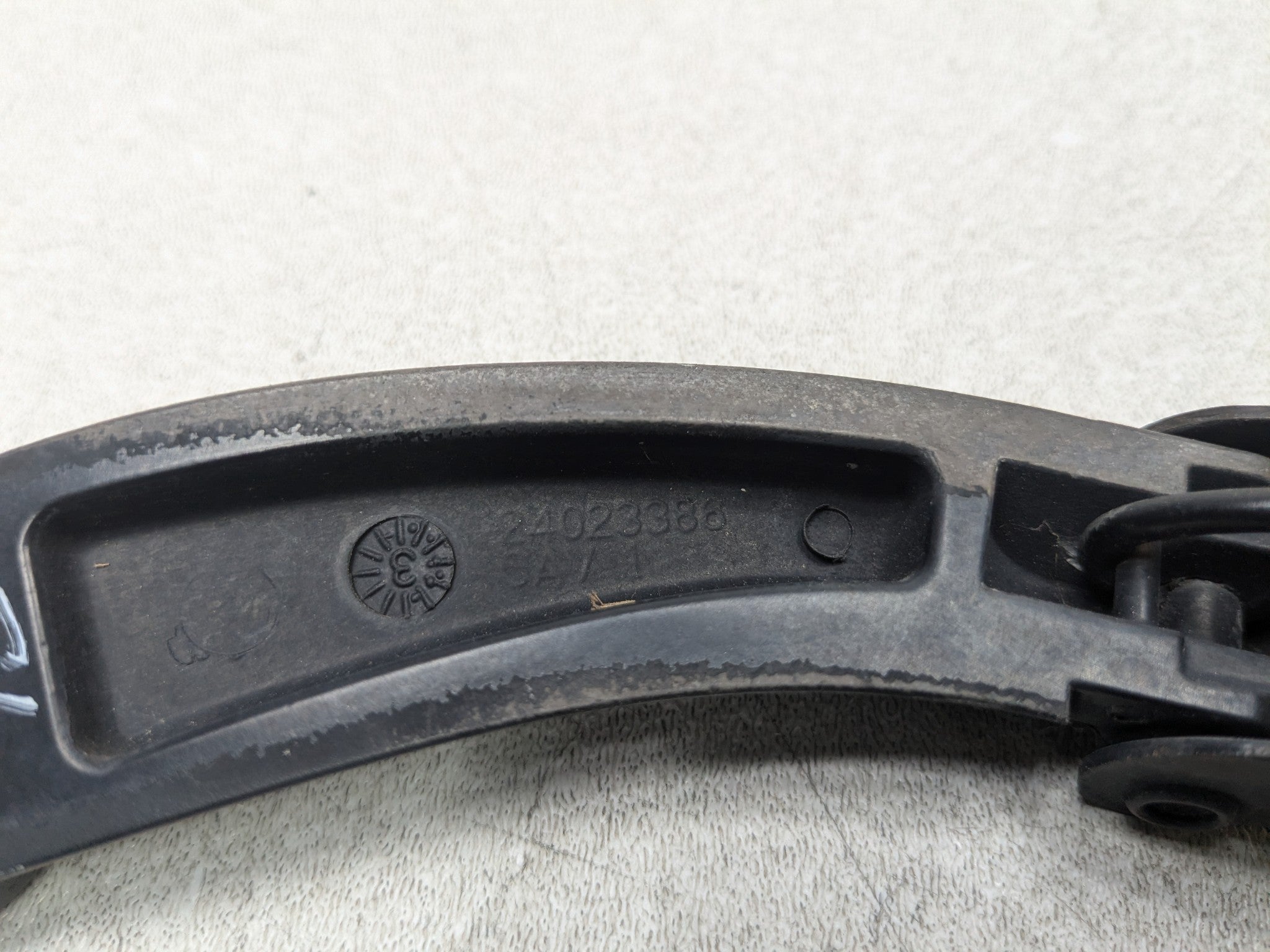 2004 - 2009 CADILLAC SRX OEM WINDSHIELD WIPER ARM FRONT LEFT DRIVER SIDE