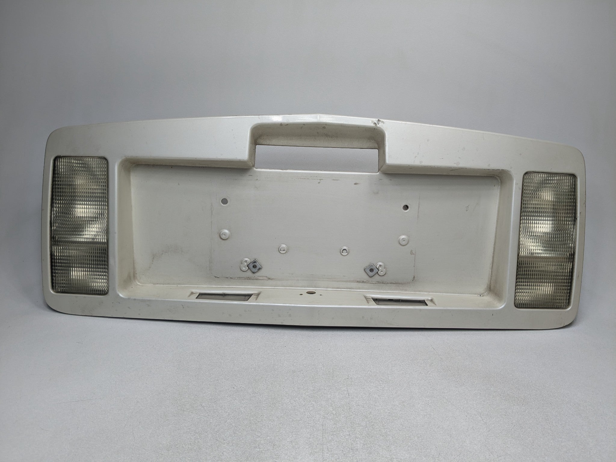 2004 - 2009 CADILLAC SRX OEM TRUNK LID LICENSE PLATE WITH REVERSE LIGHT ASSEMBLY